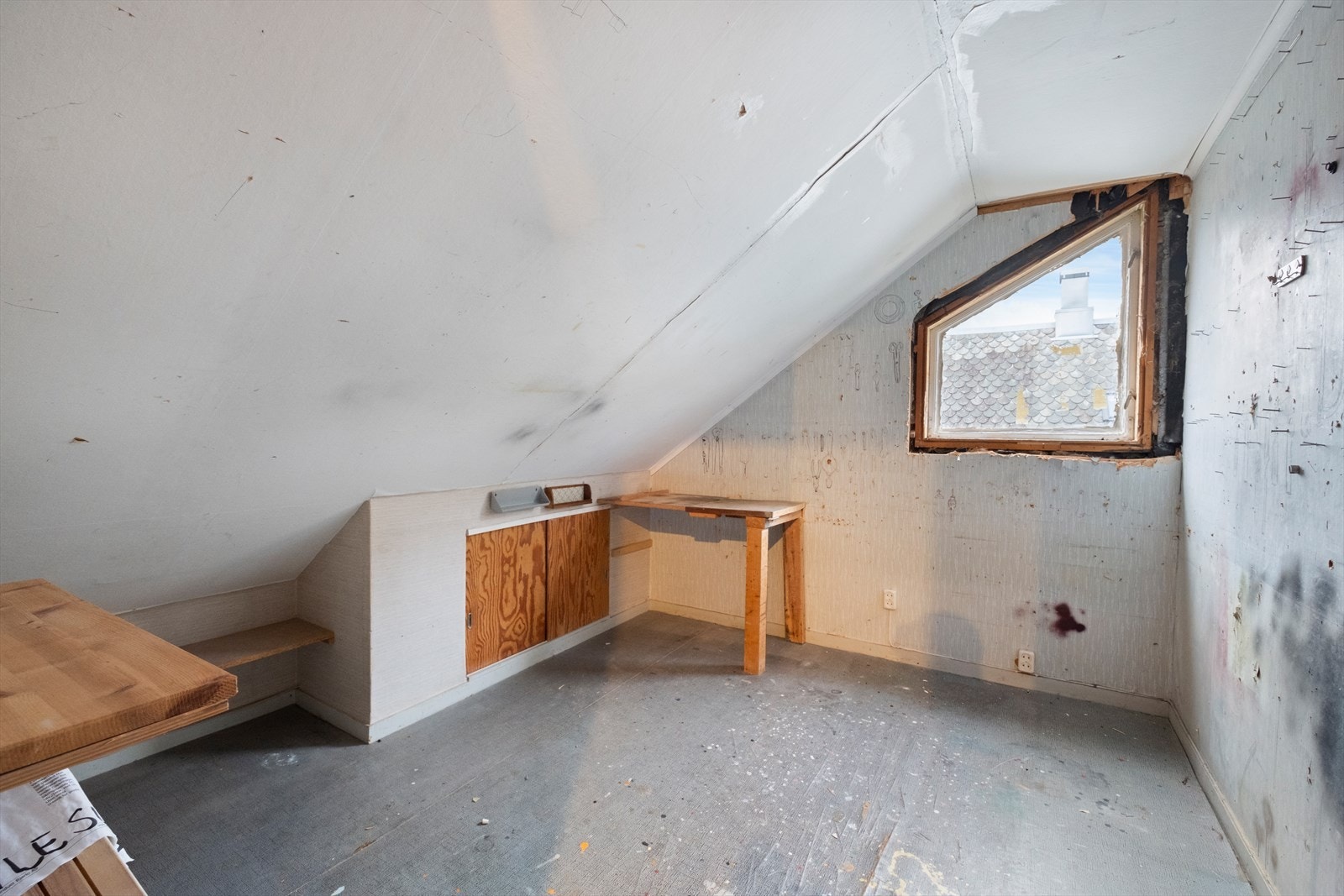 Loft - arealet har godkjent bruksendring til bolig i rammetillatelse. Seksjonen kan ikke tas i bruk til boligformål før det foreligger tillatelse fra kommunen. Galleribilde