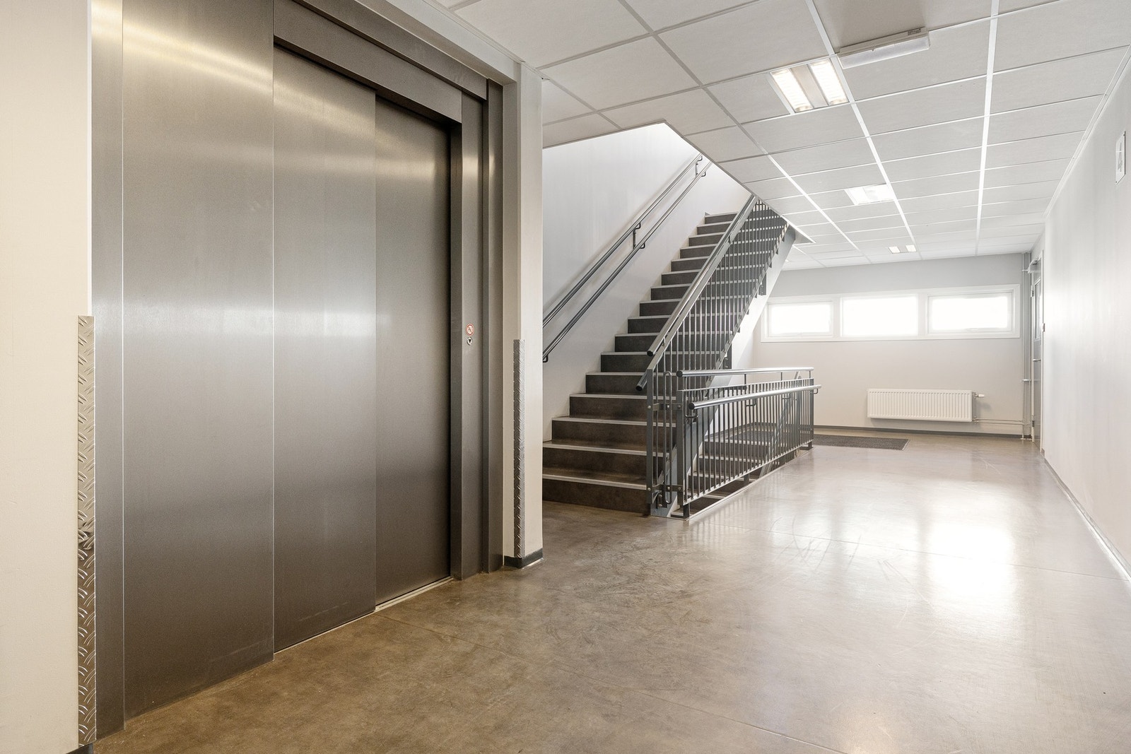 Heisen går opp til etasjeplan og ned til kjellerbod. Galleribilde