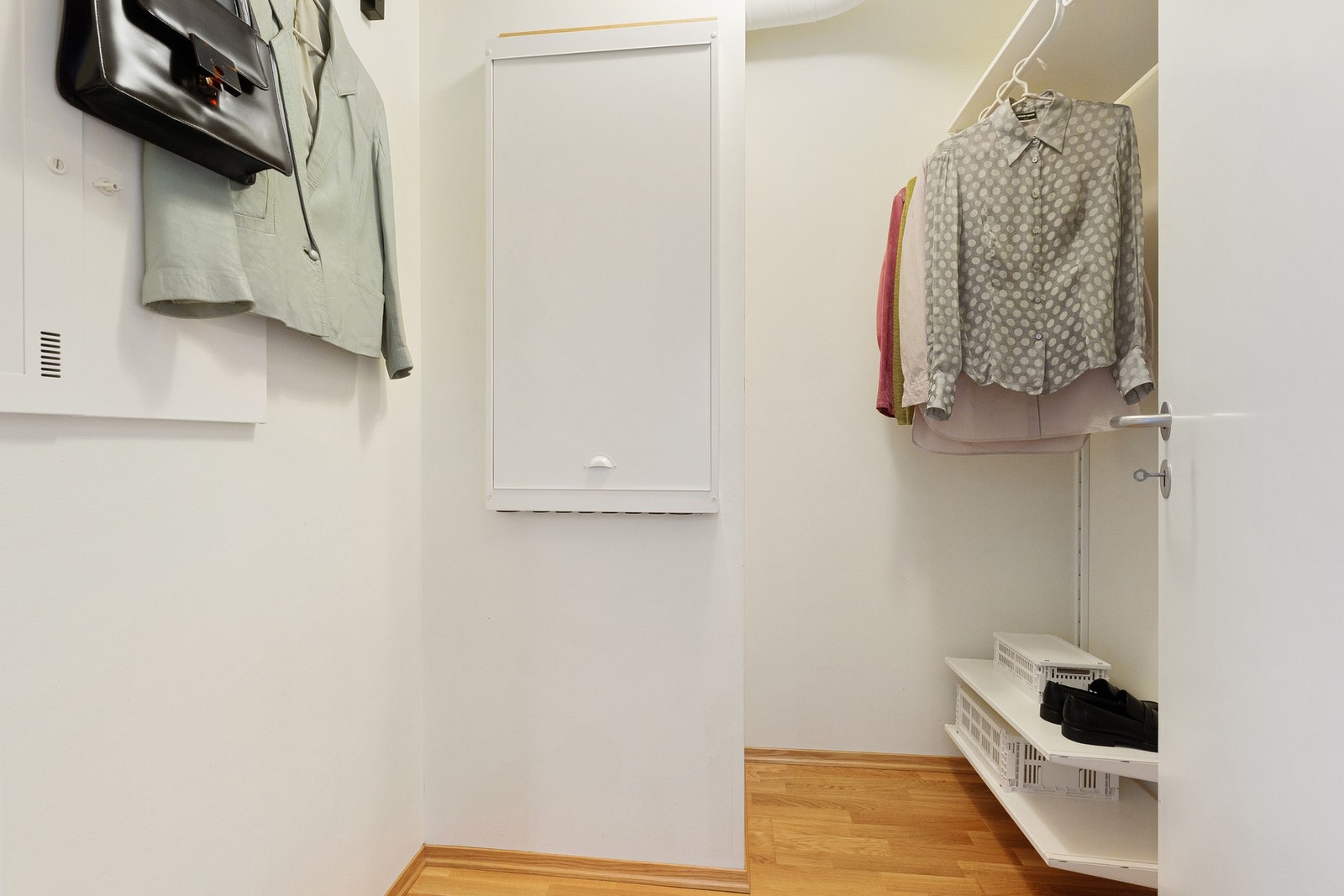 Boden har vært helt gull som walk in-closet, og bidrar til å holde god orden i leiligheten. Galleribilde