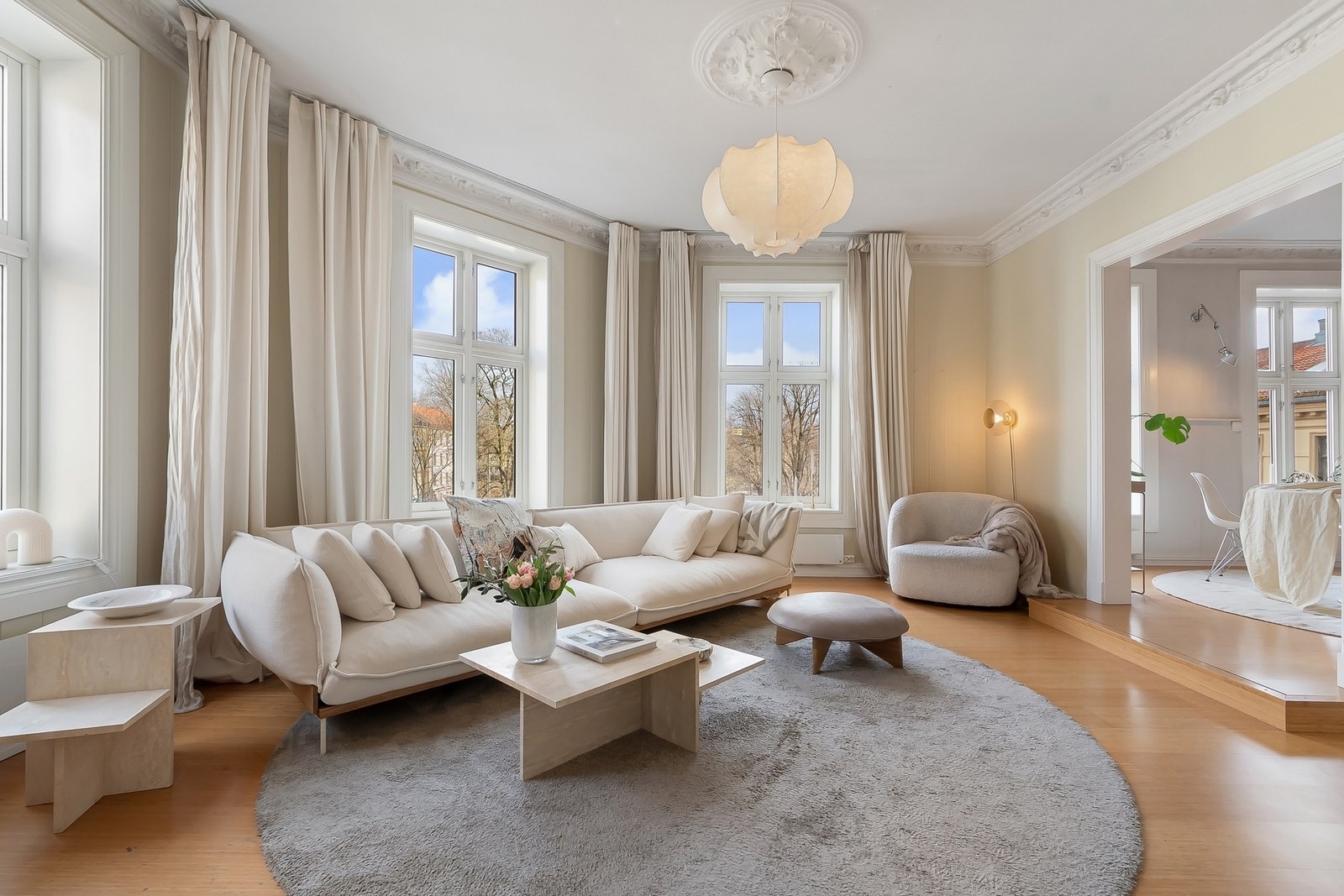 Leiligheten har et gjennomgående og flott gulv i bambusparkett. Galleribilde