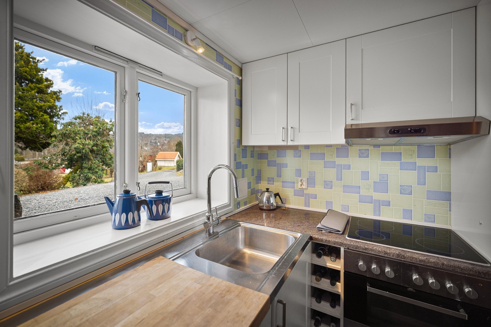 Innredning av kjøkken er ikke byggemeldt og derfor ikke godkjent. Galleribilde