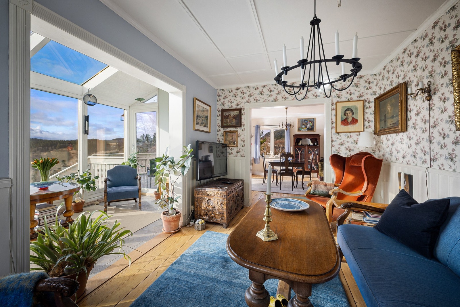 Stue, vinterhage og spisestue på ca 41 kvm til sammen. Galleribilde