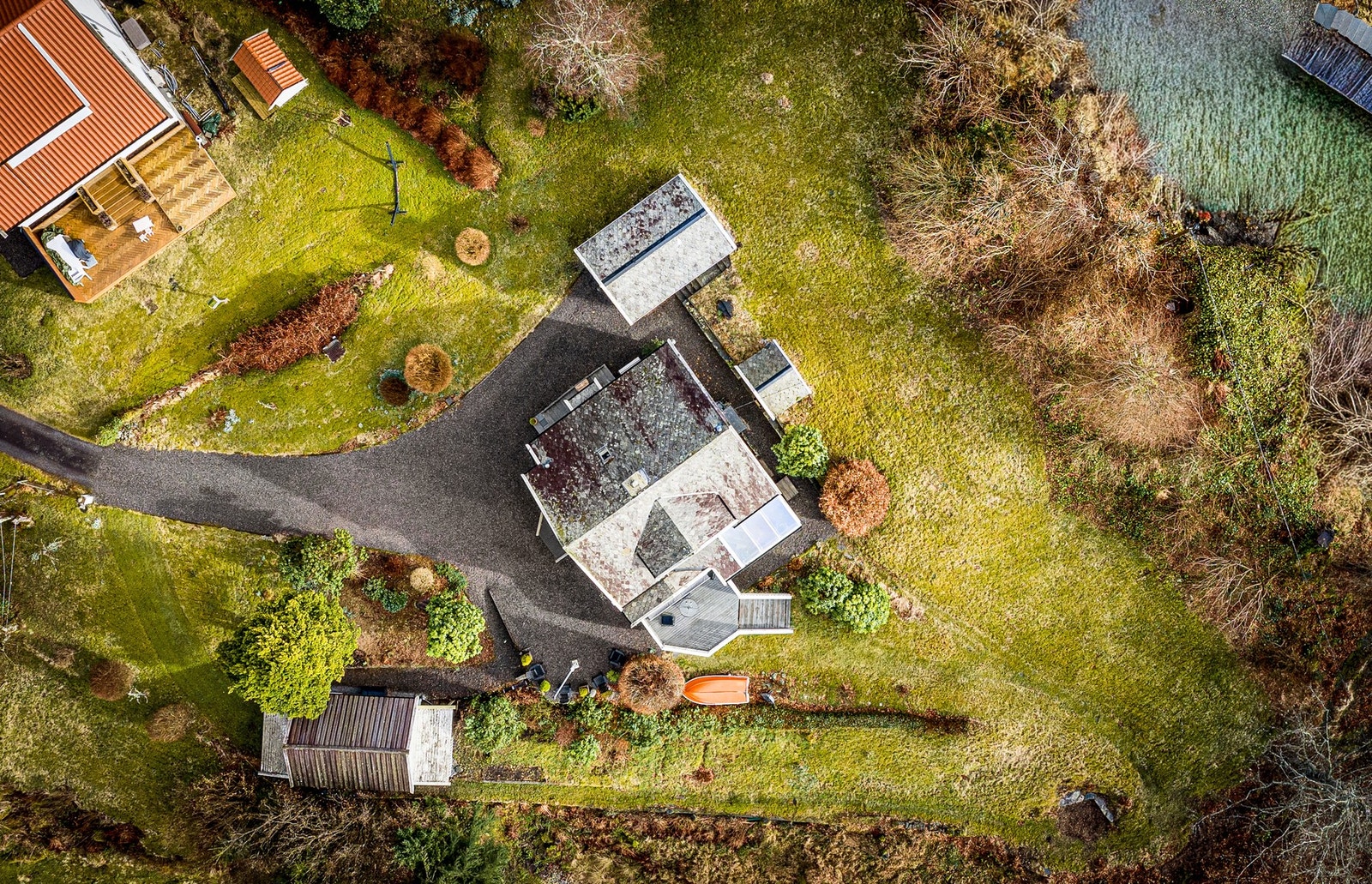 Stor og fin hage. Galleribilde