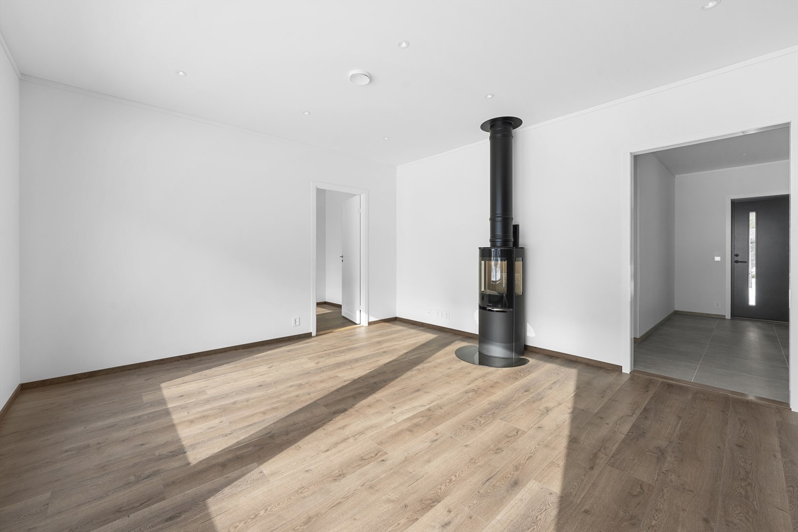 Moderne vedovnen bidrar til en lun og hyggelig atmosfære Galleribilde