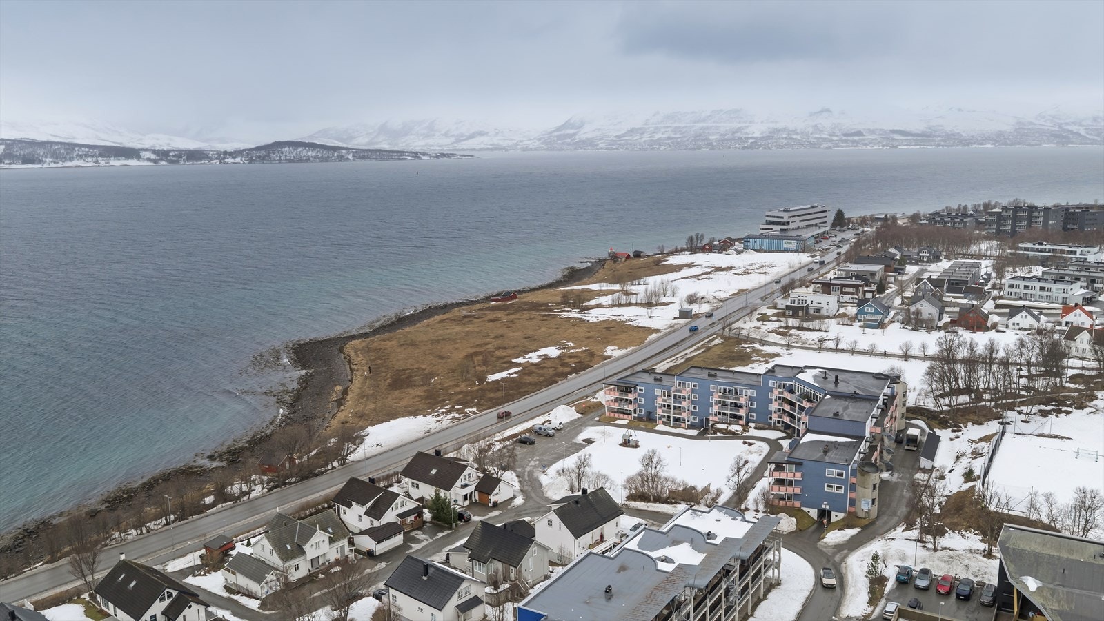 Herfra er det kort veg til det meste, med lekeplasser, barnehage, skole, friluftsområder og mye mer innenfor gangavstand! Galleribilde