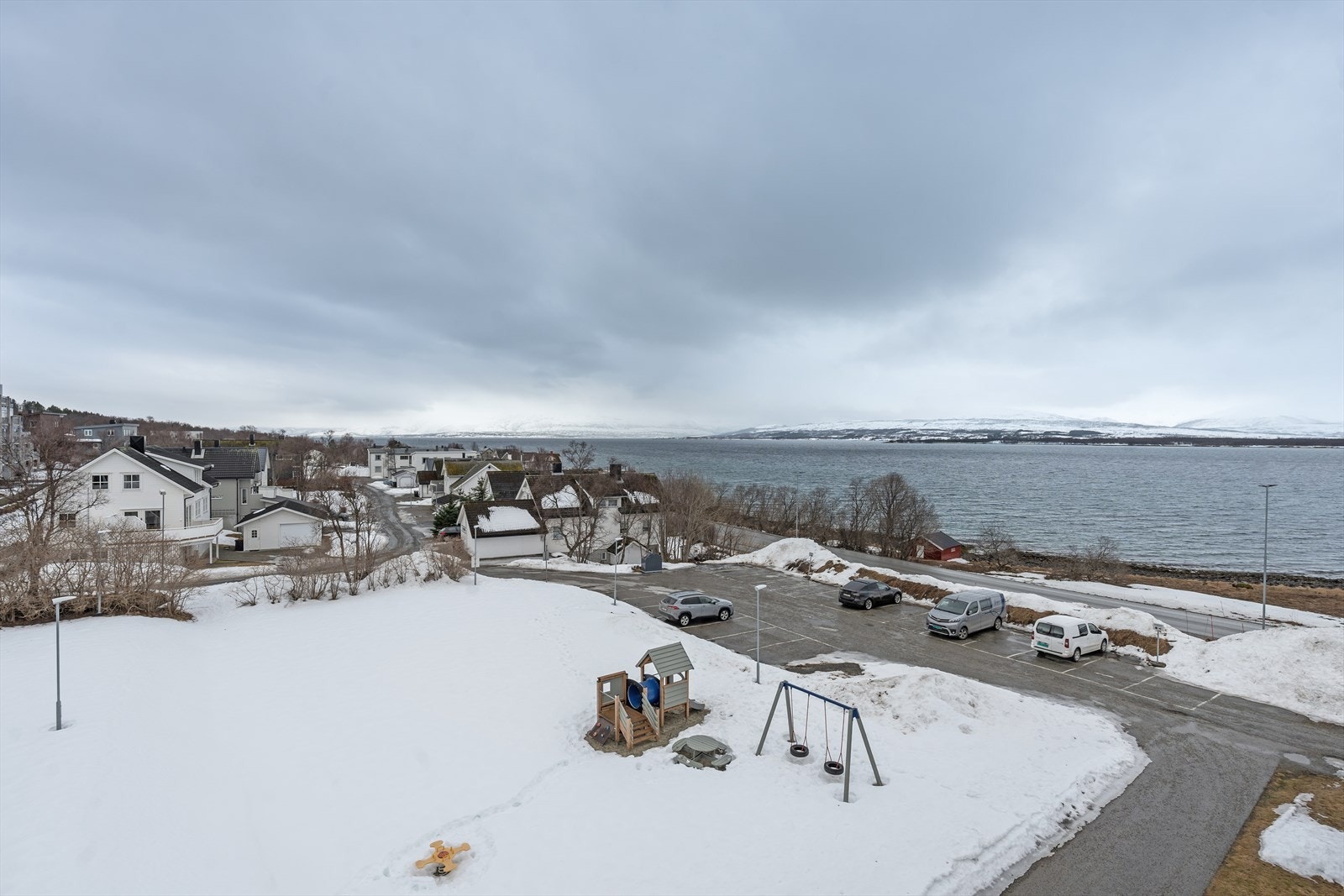 Meget flott sjøutsikt fra balkongen mot sør! Galleribilde