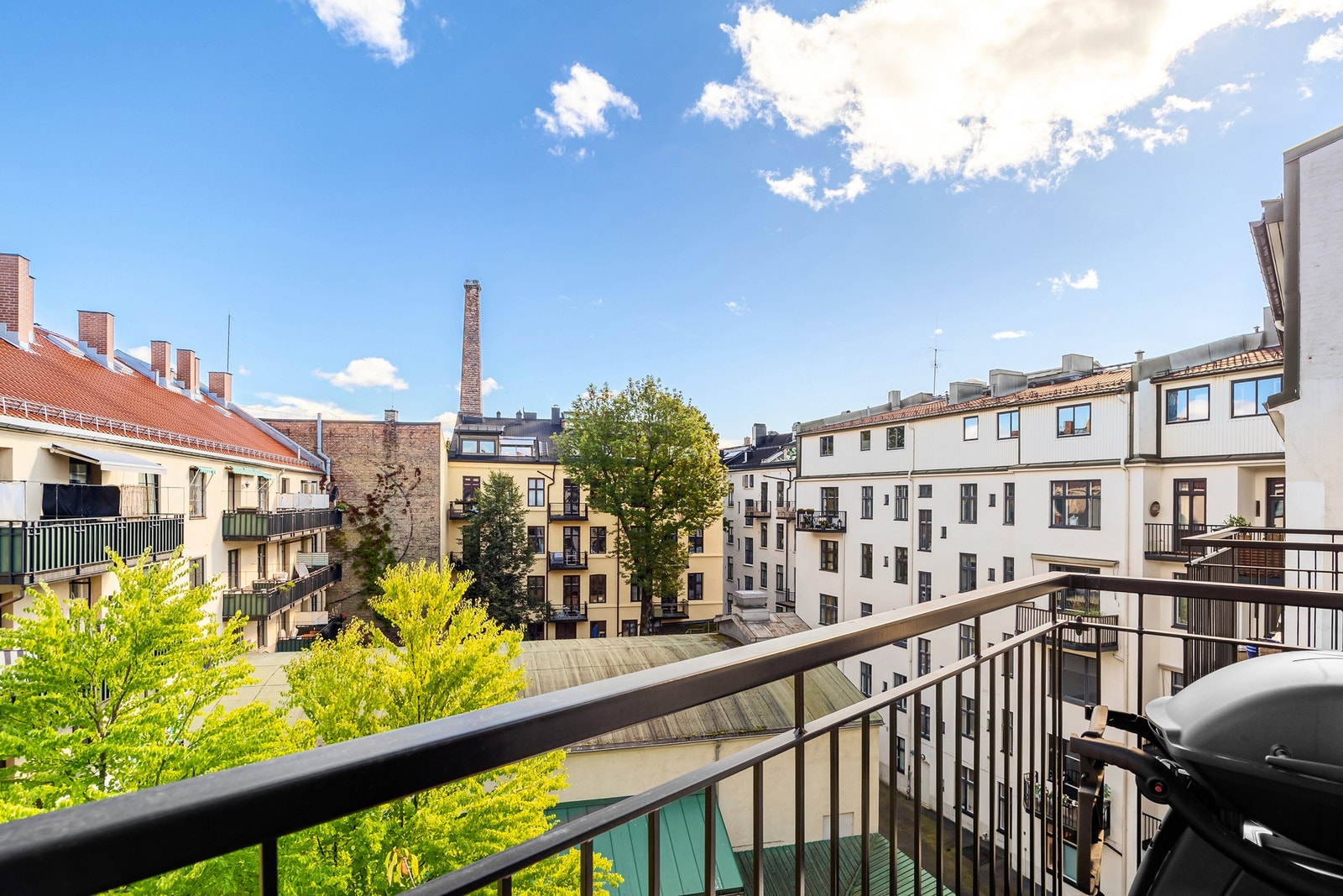 Balkong mot bakgård Galleribilde