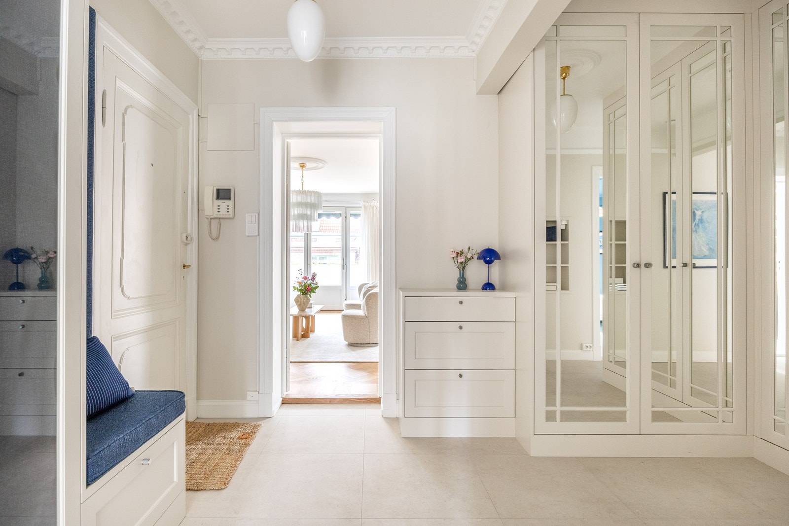 Entré - Plassbygde garderobeløsninger fra Elen Møbelstudio Galleribilde