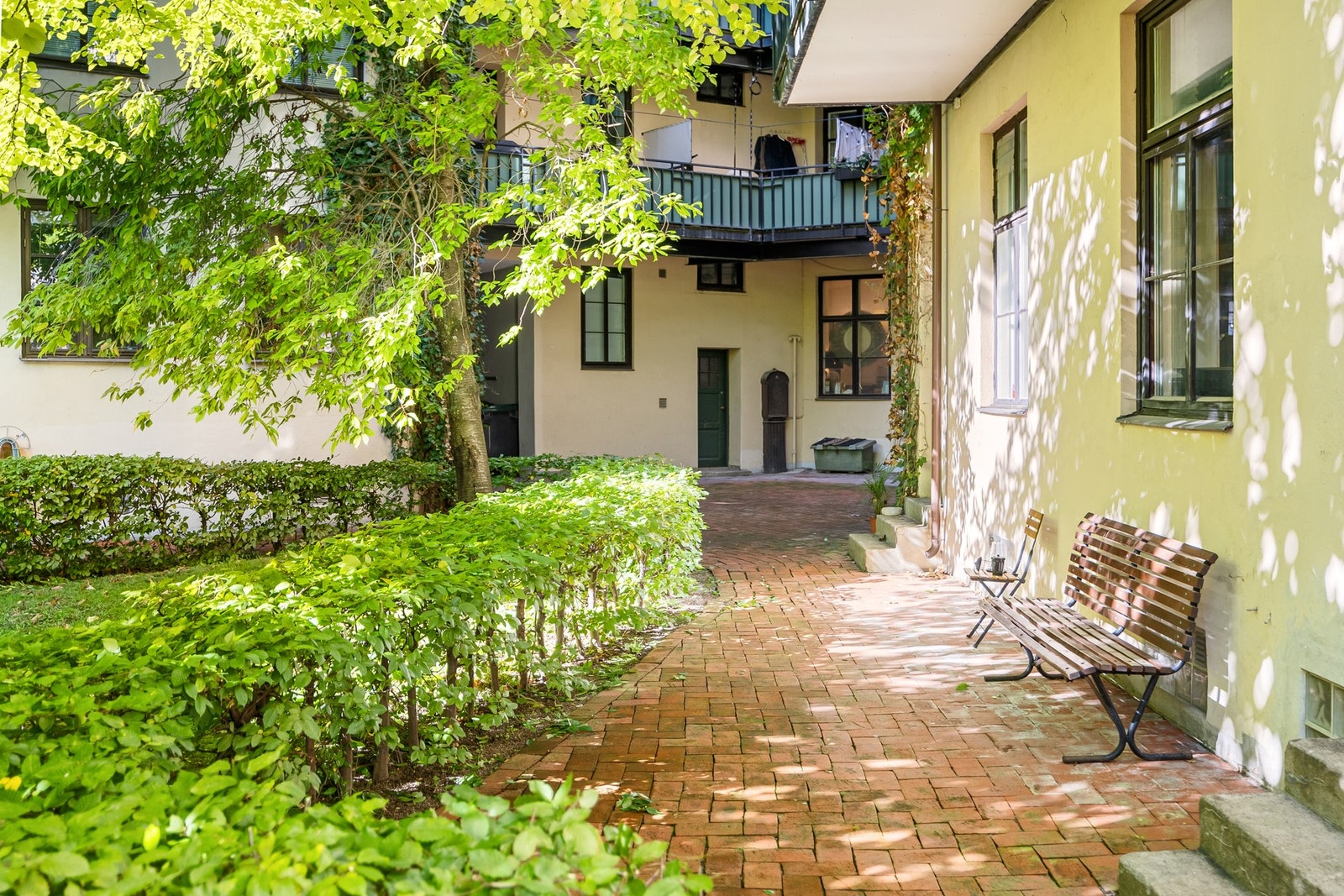 Felles bakgård Galleribilde