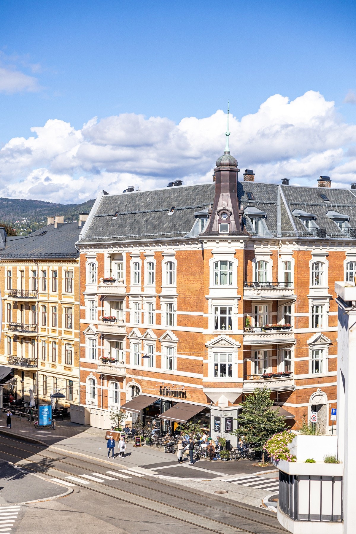 Utsyn fra balkongen ut fra stuen Galleribilde