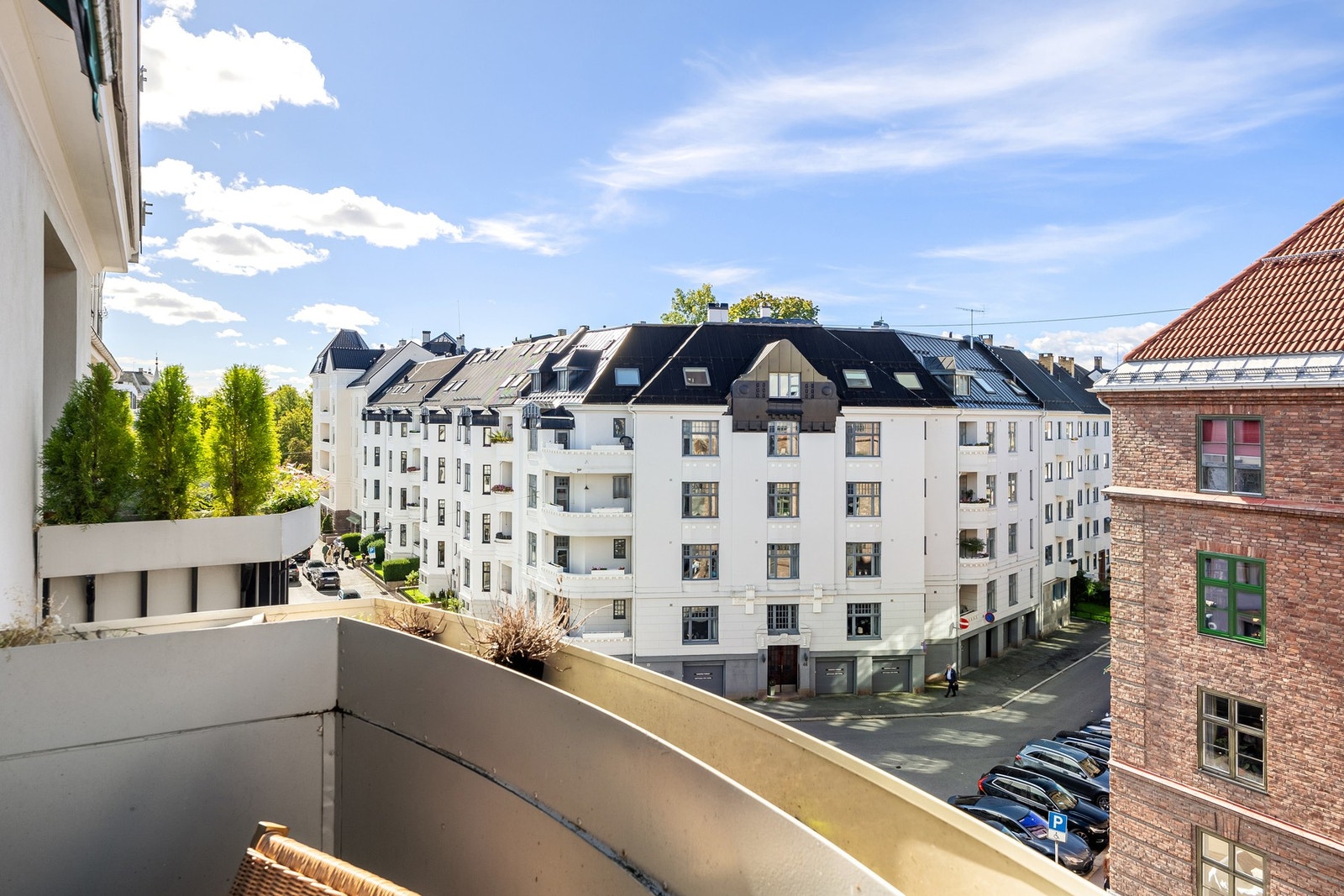 Utsyn fra balkongen med utgang fra stuen Galleribilde