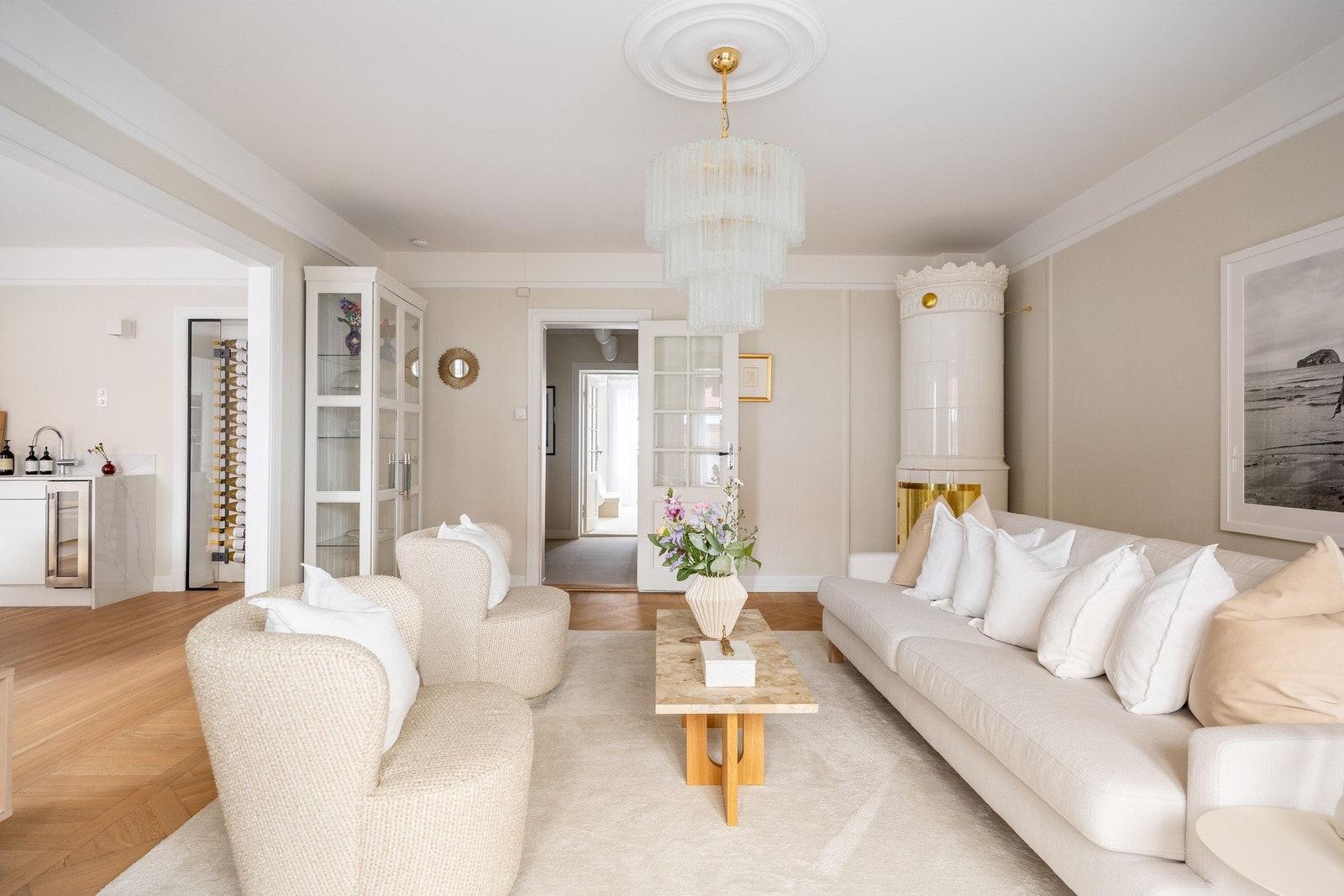 Boligen er betydelig oppgradert i 2025 med gjennomgående høy standard og påkostede løsninger. Galleribilde