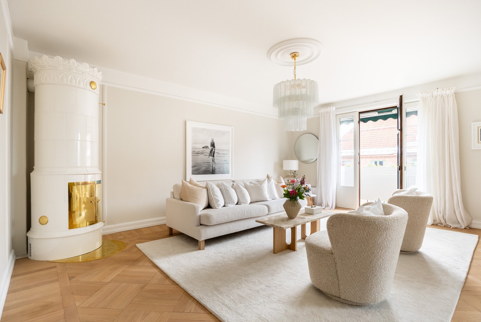 Gjennomgående planløsning i 5. etasje med 3 solrike balkonger. Galleribilde