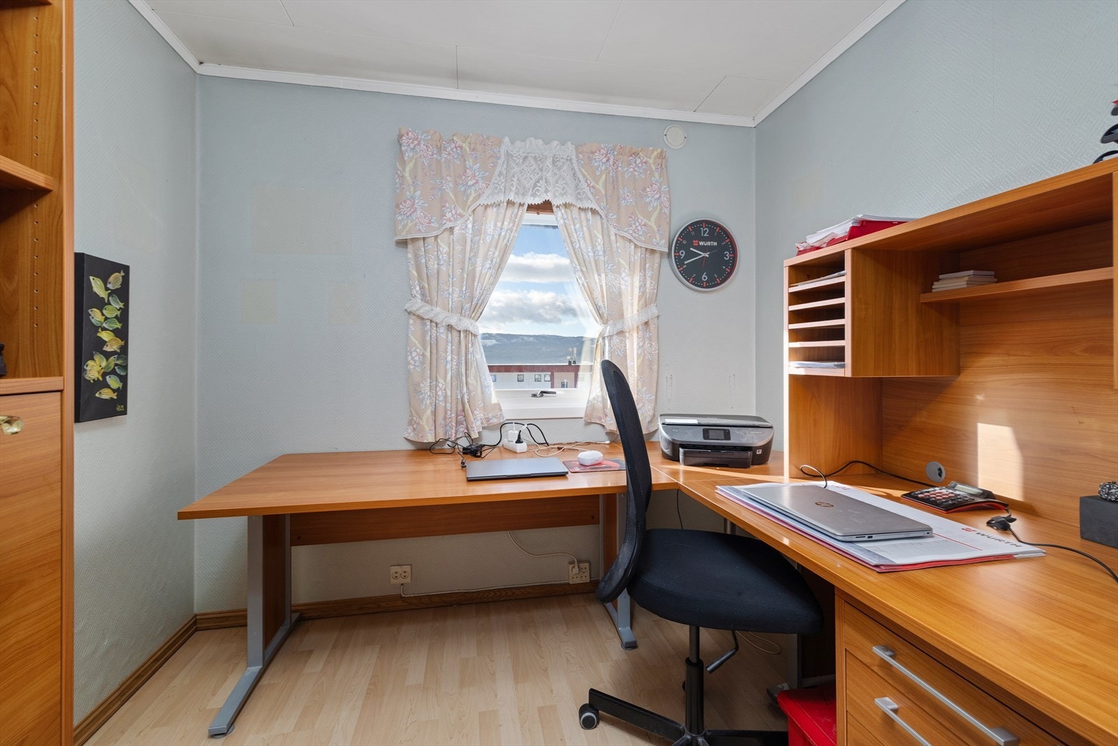 Eneboligen har 4 soverom, dette benyttes i dag som soverom. Galleribilde