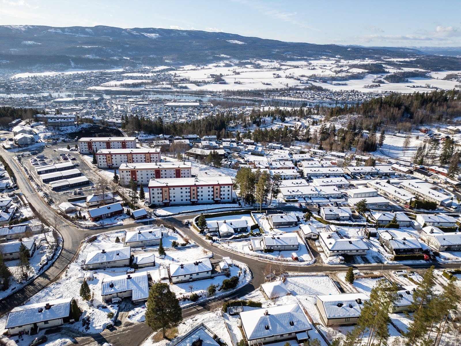 Det er flott utsikt ut mot Eikerbygdene. Galleribilde