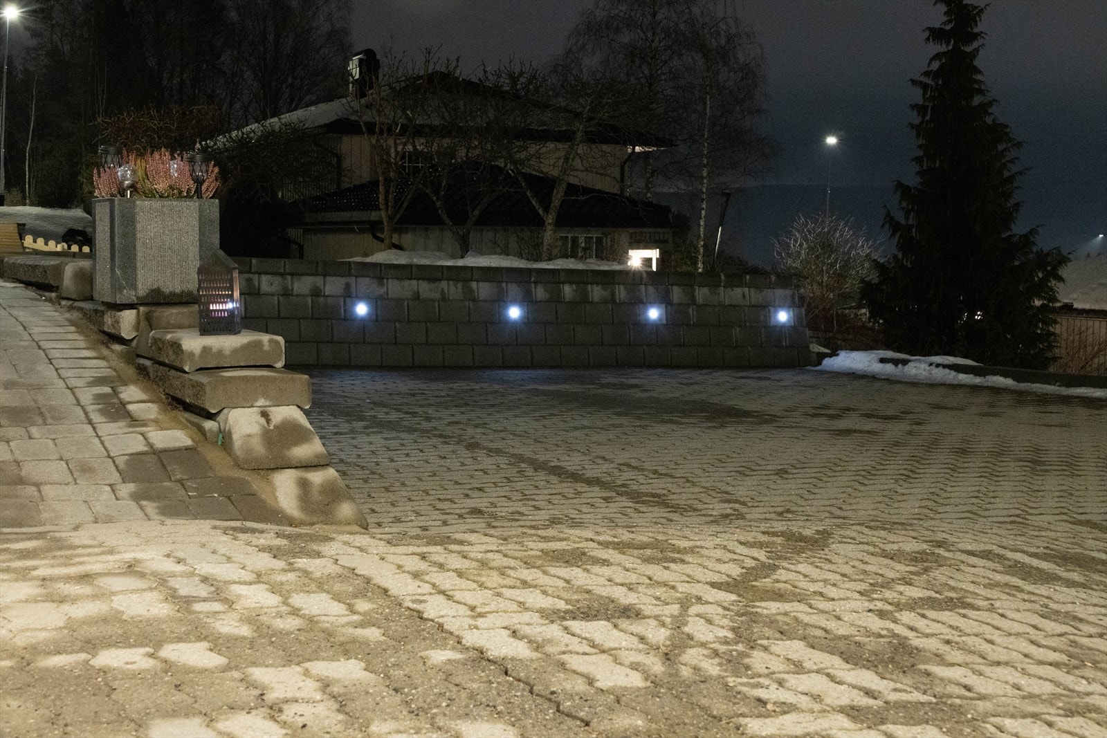 God parkering i egen gårdsplass Galleribilde