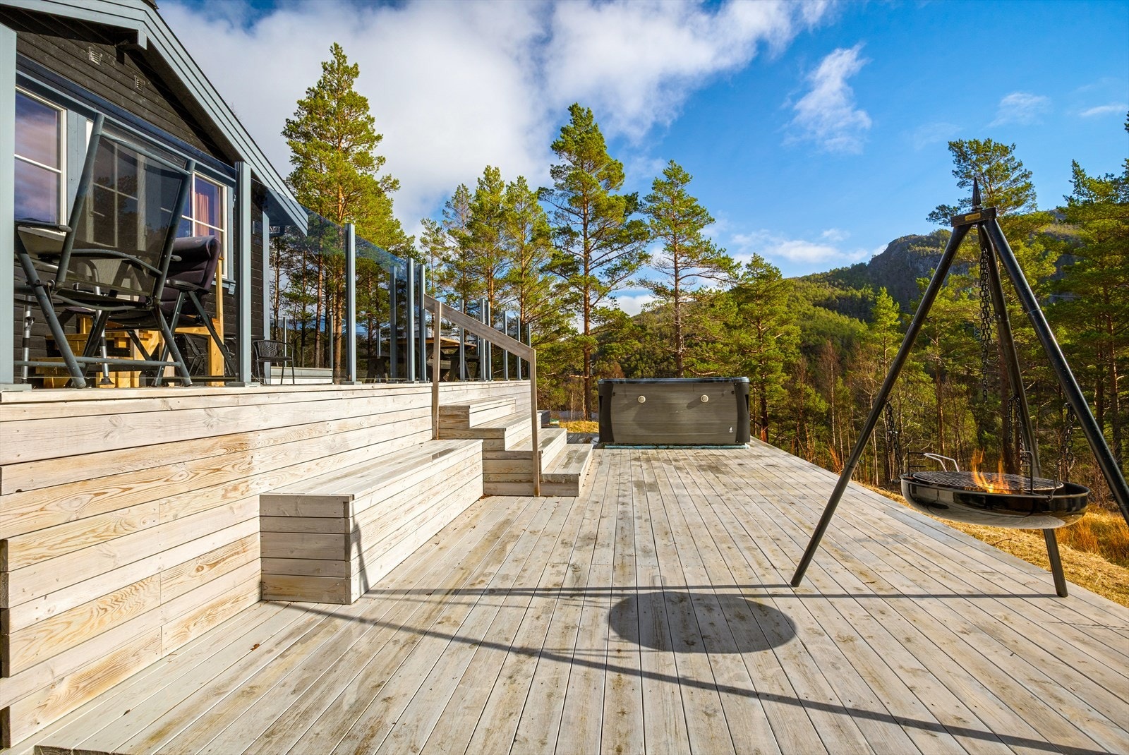 Stor sydvestvendt og solrik terrasse / uteplass Galleribilde