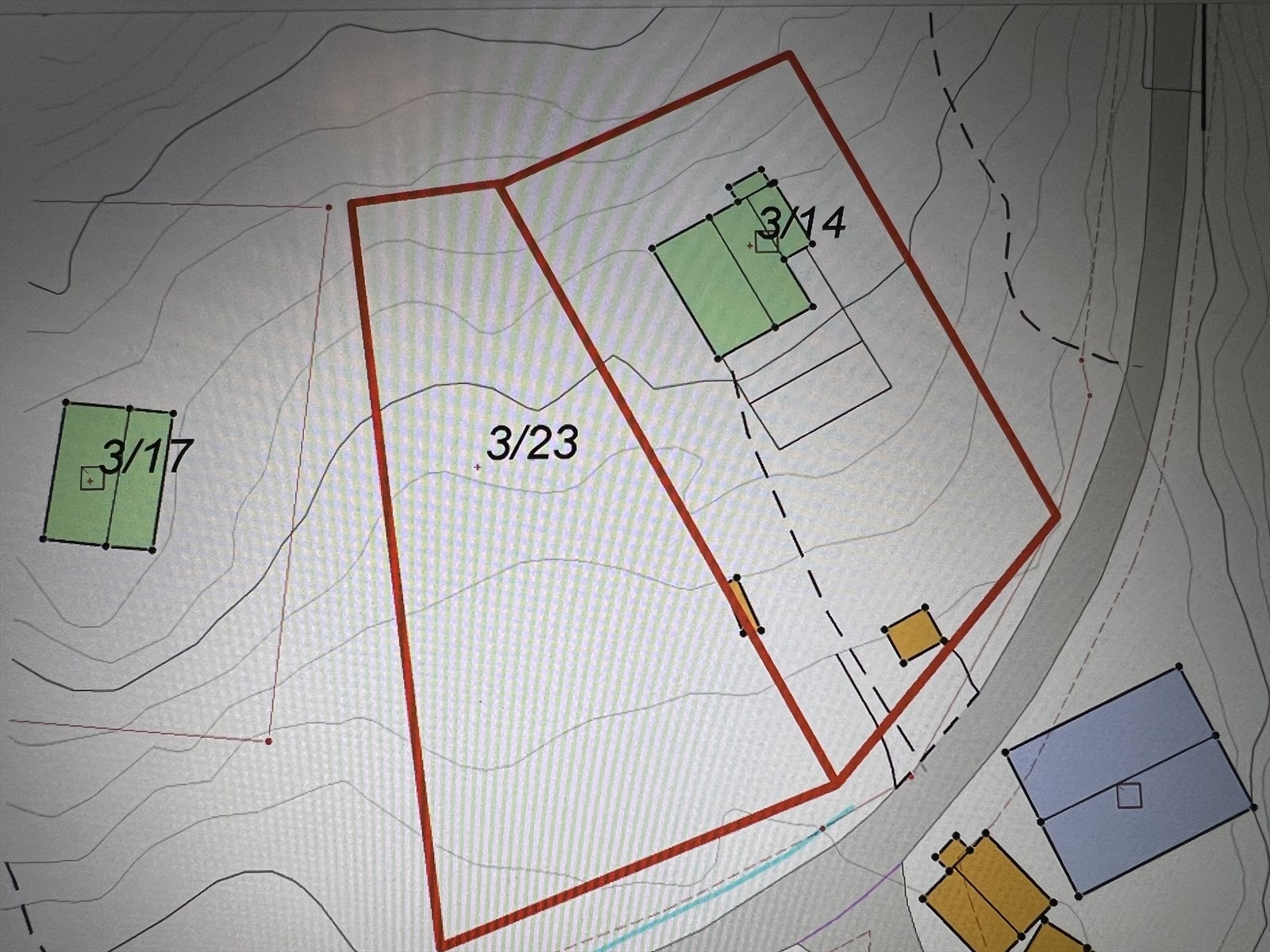 Hytten med adkomstvei opp til hytten - Utskilt nabotomt rett ved Galleribilde