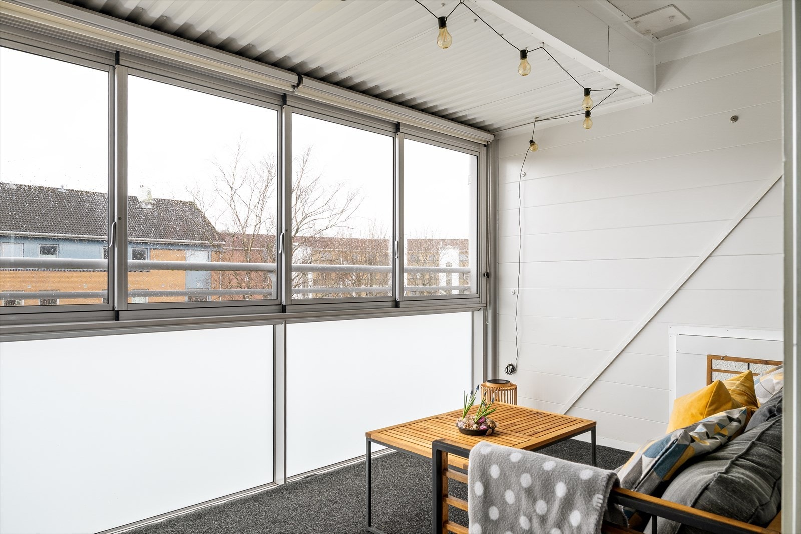 - Det er også adkomst til balkongen på 10 kvm med vinduer som kan åpnes og lukkes etter vær og sesong - Galleribilde