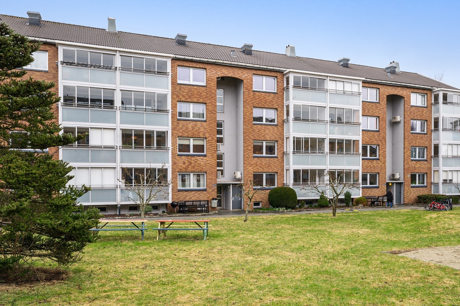 - Her bor man i fjerde etasje med gode solforhold og oversikt over nærområdet - Galleribilde