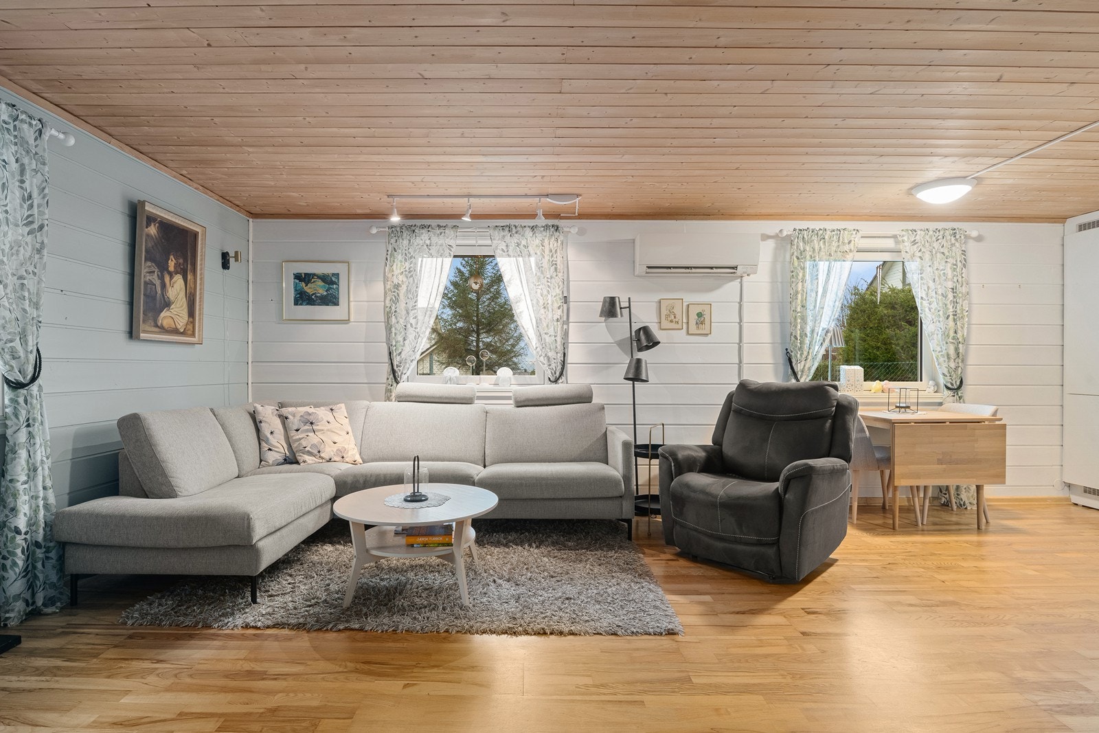 Stue (etasjen er ikke godkjent for varig opphold). Galleribilde