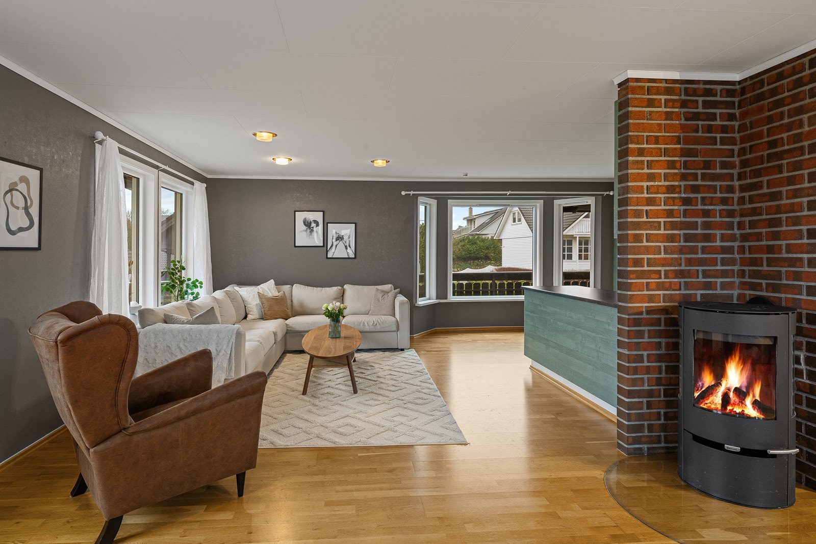 Vedovn som skaper varme og hyggelig atmosfære. Galleribilde