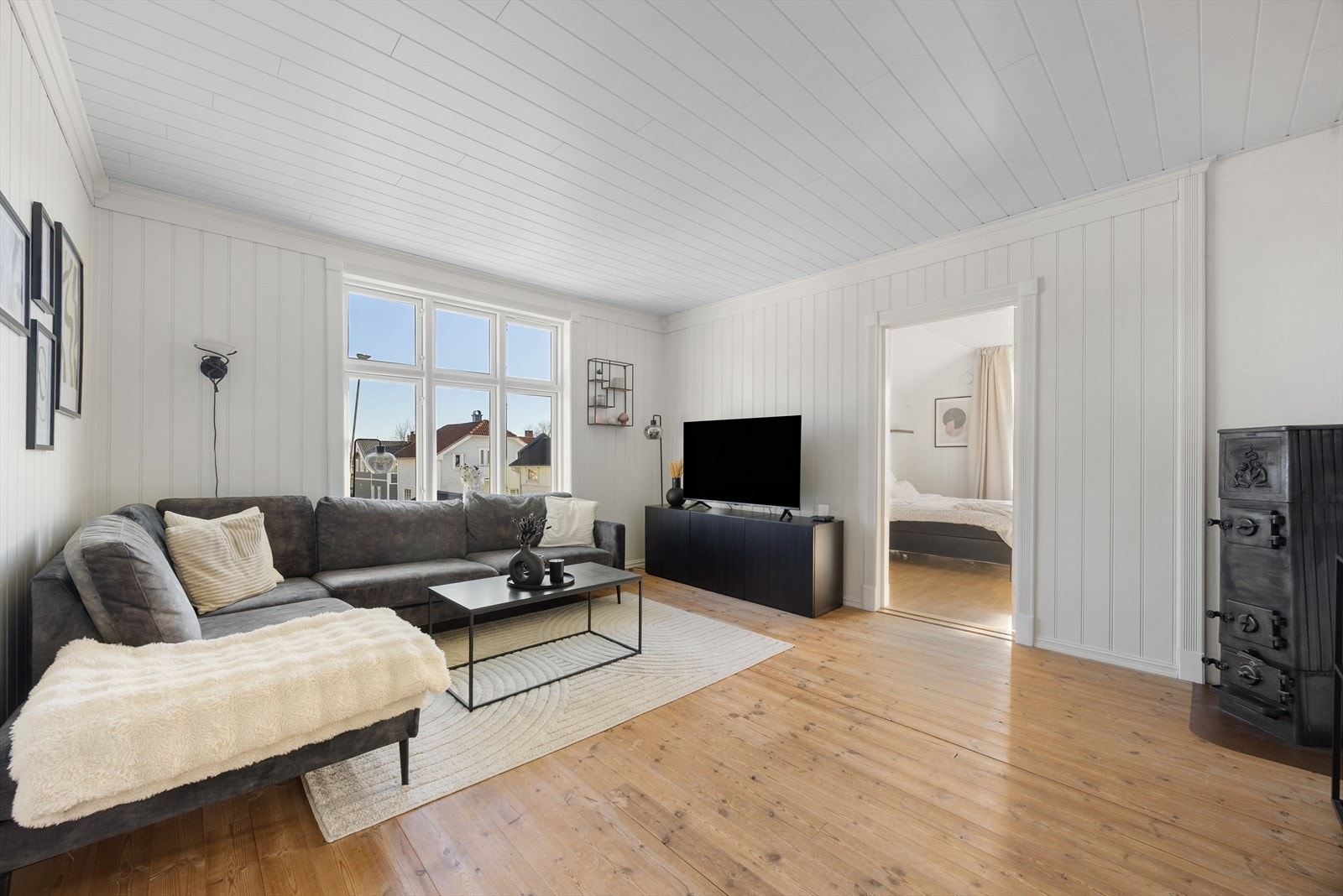 Det er tilsammen fire soverom i 2. etasje, hvor et i dag benyttes som stue og et som kontor. Galleribilde