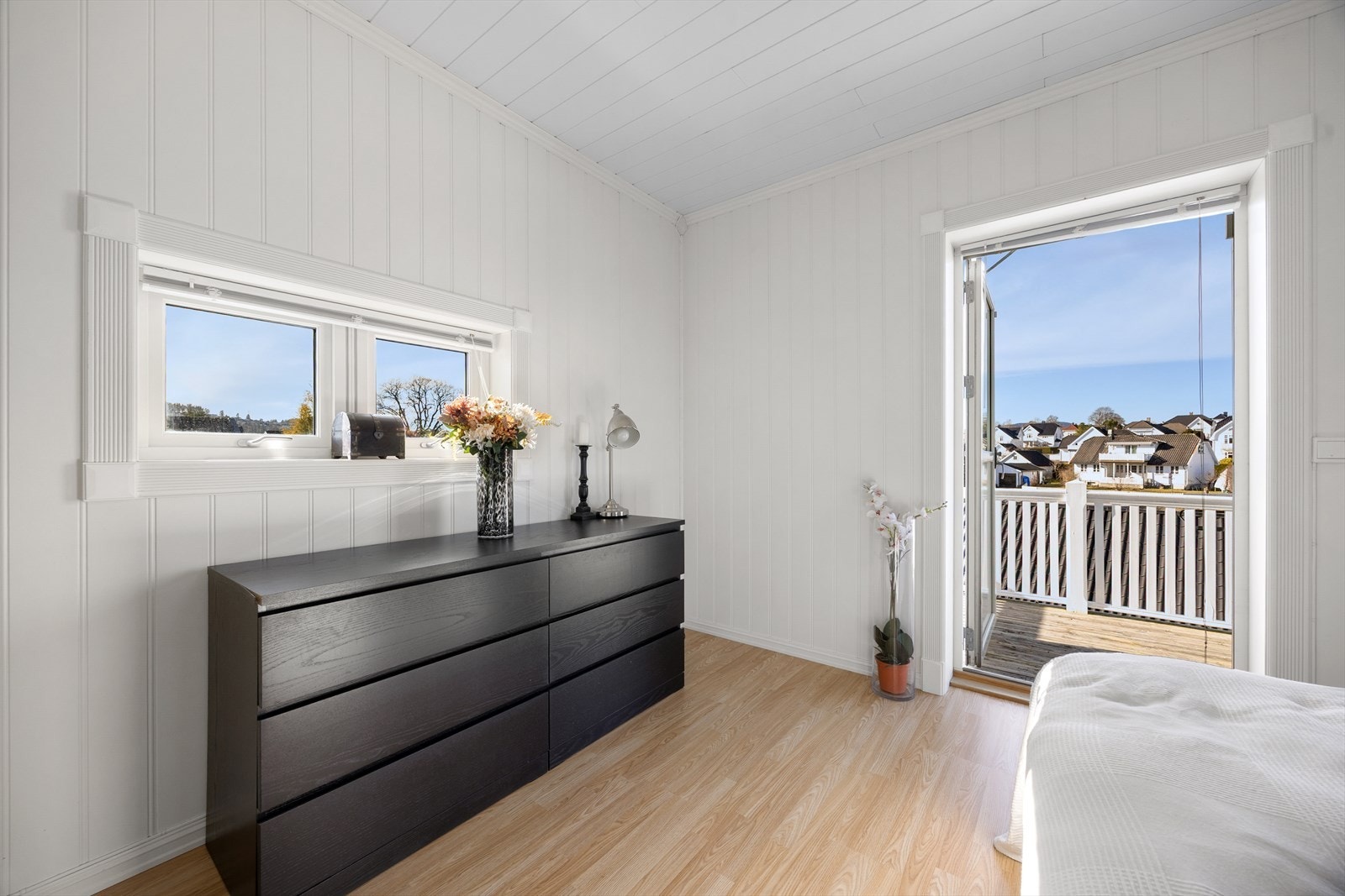 Soverom med veranda i 2. etasje er innredet og omgjort uten at dette er søkt om og uten at nødvendig godkjennelse er gitt av kommunen. Galleribilde