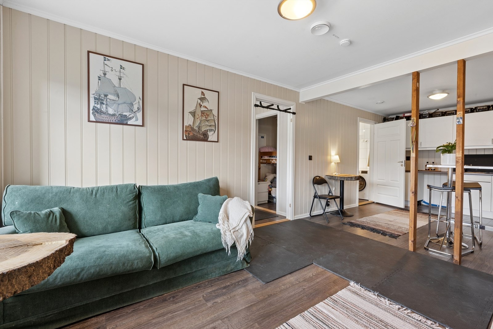 Utleiedelen har stue og kjøkken i åpen løsning, ett soverom, bod og bad. Enheten gir en god leieinntekt. Galleribilde