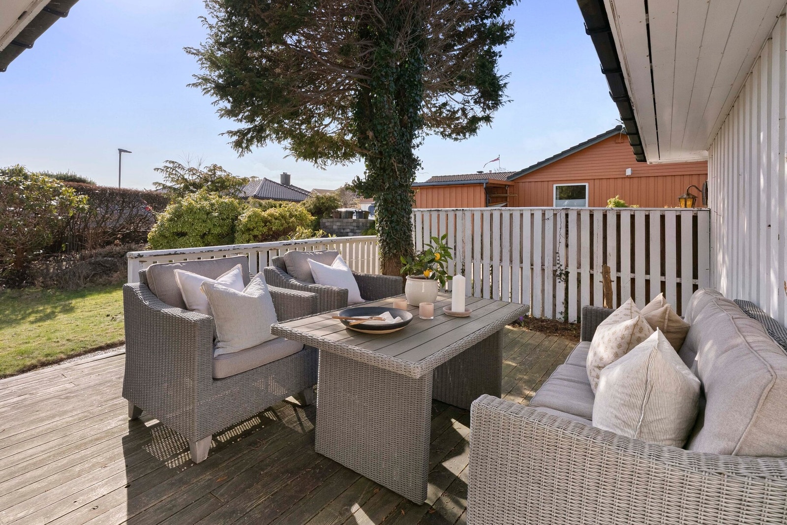 Ut fra stuen finner du en herlig terrasse. Galleribilde