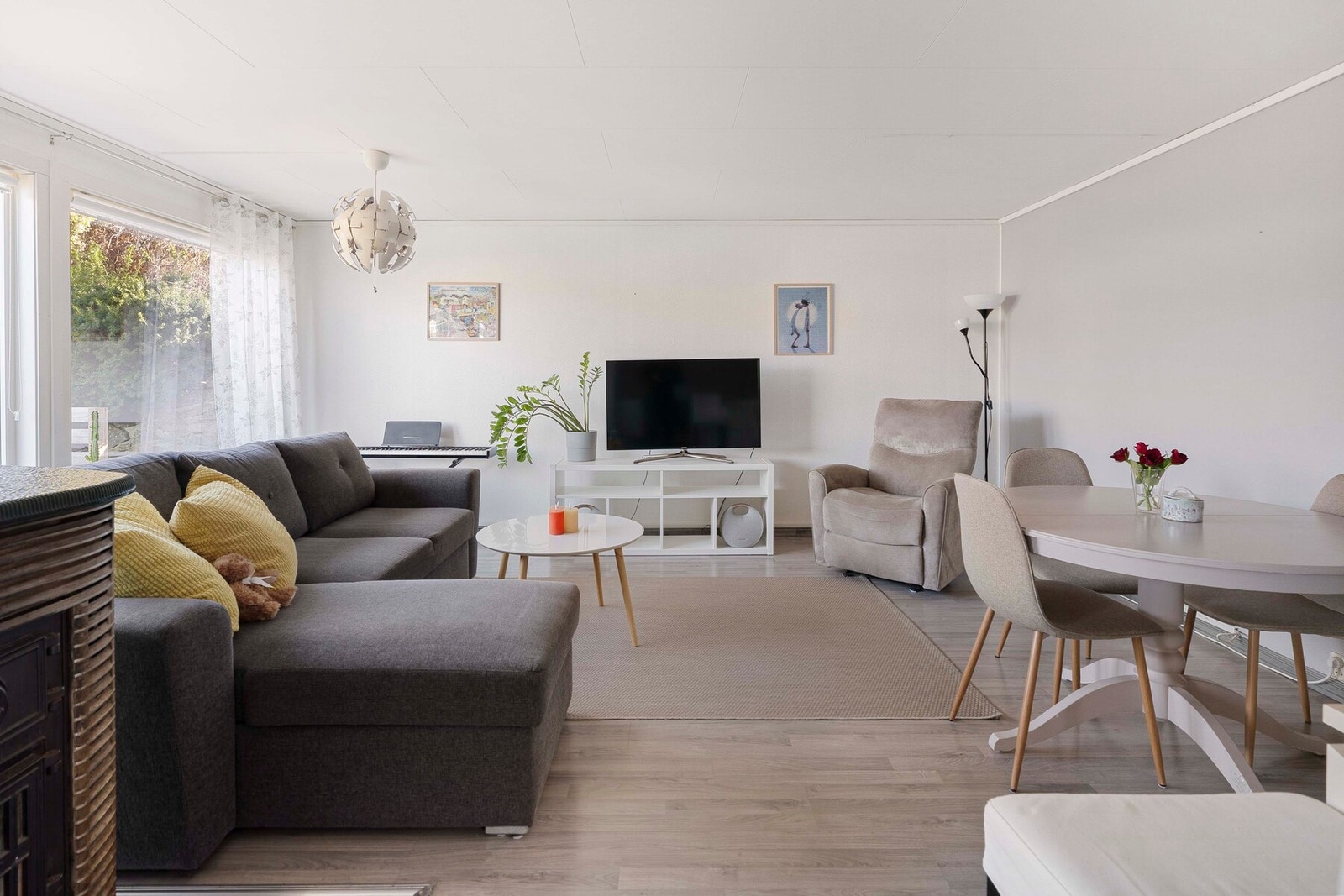 Eiendommen har i tillegg en egen utleiedel (hybel), som gir gode muligheter for ekstra inntekter eller fleksibel bruk. Galleribilde