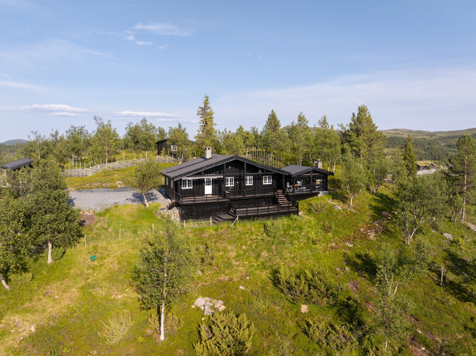 Hytta har gode solforhold og ligger i et snøsikkert område. Galleribilde