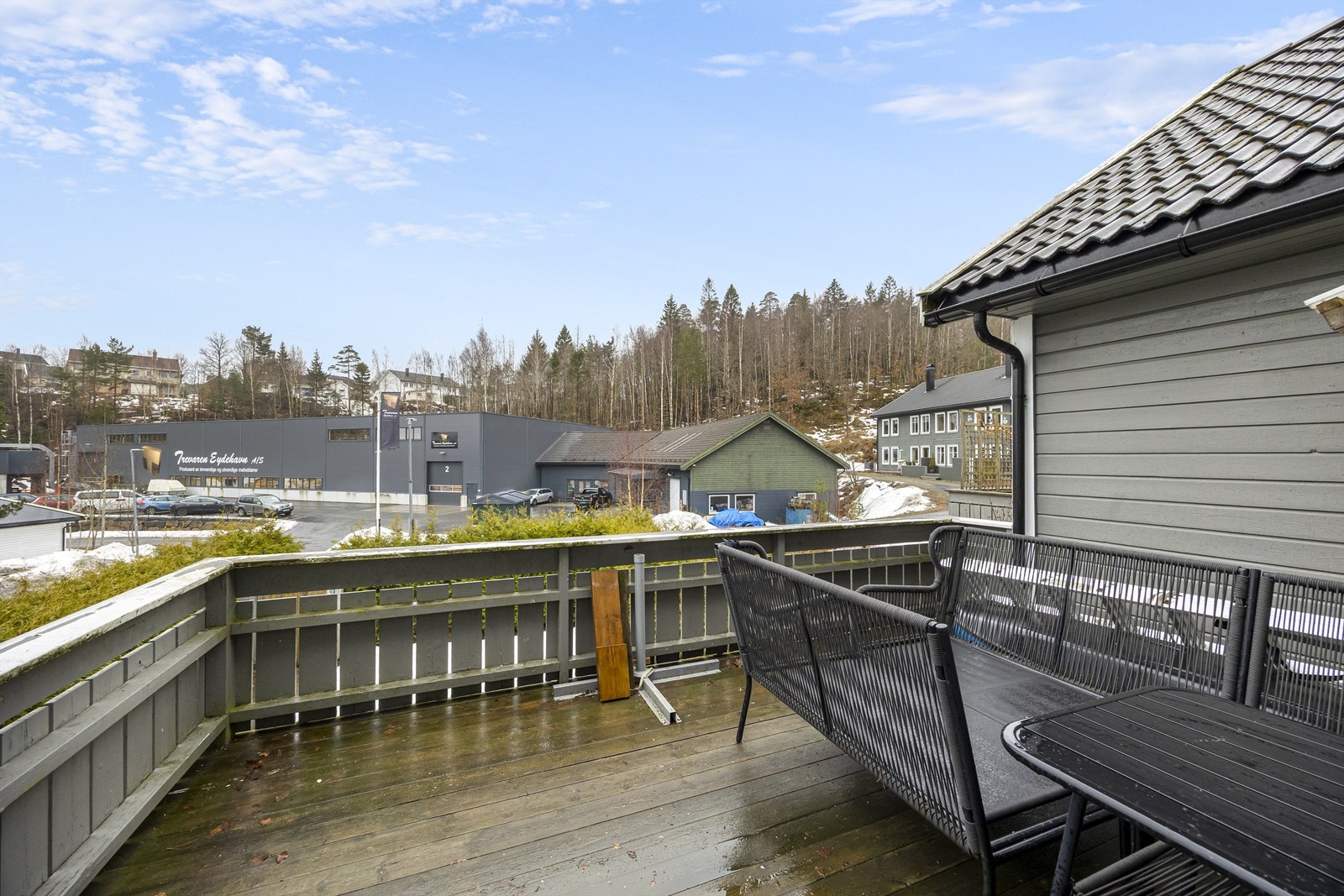Utsikt fra terrassen over nærområdet. Galleribilde