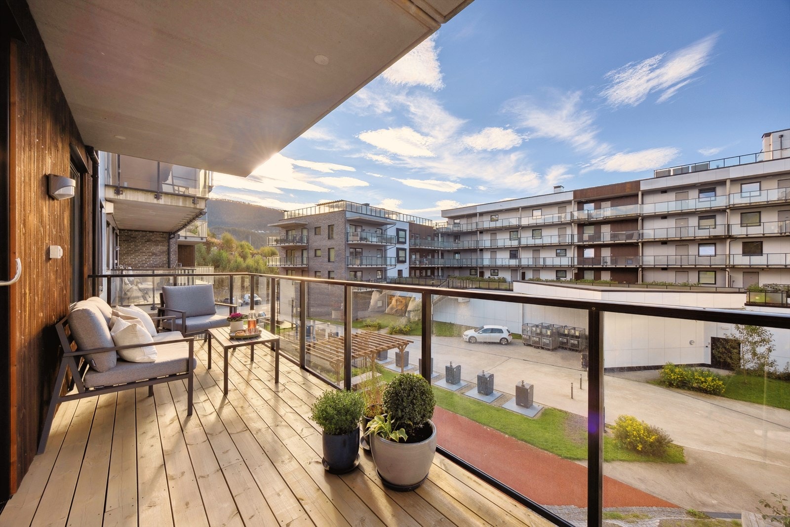 Fra stuen er det adkomst til en herlig balkong på hele 13,5 kvm. Galleribilde