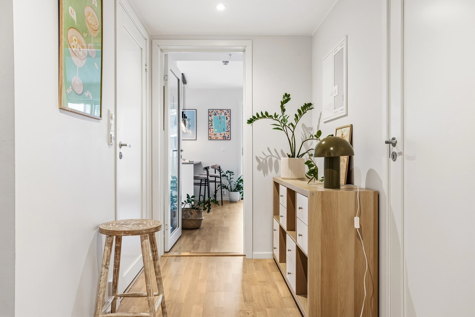 God plass til oppbevaring av yttertøy i gangen. Galleribilde