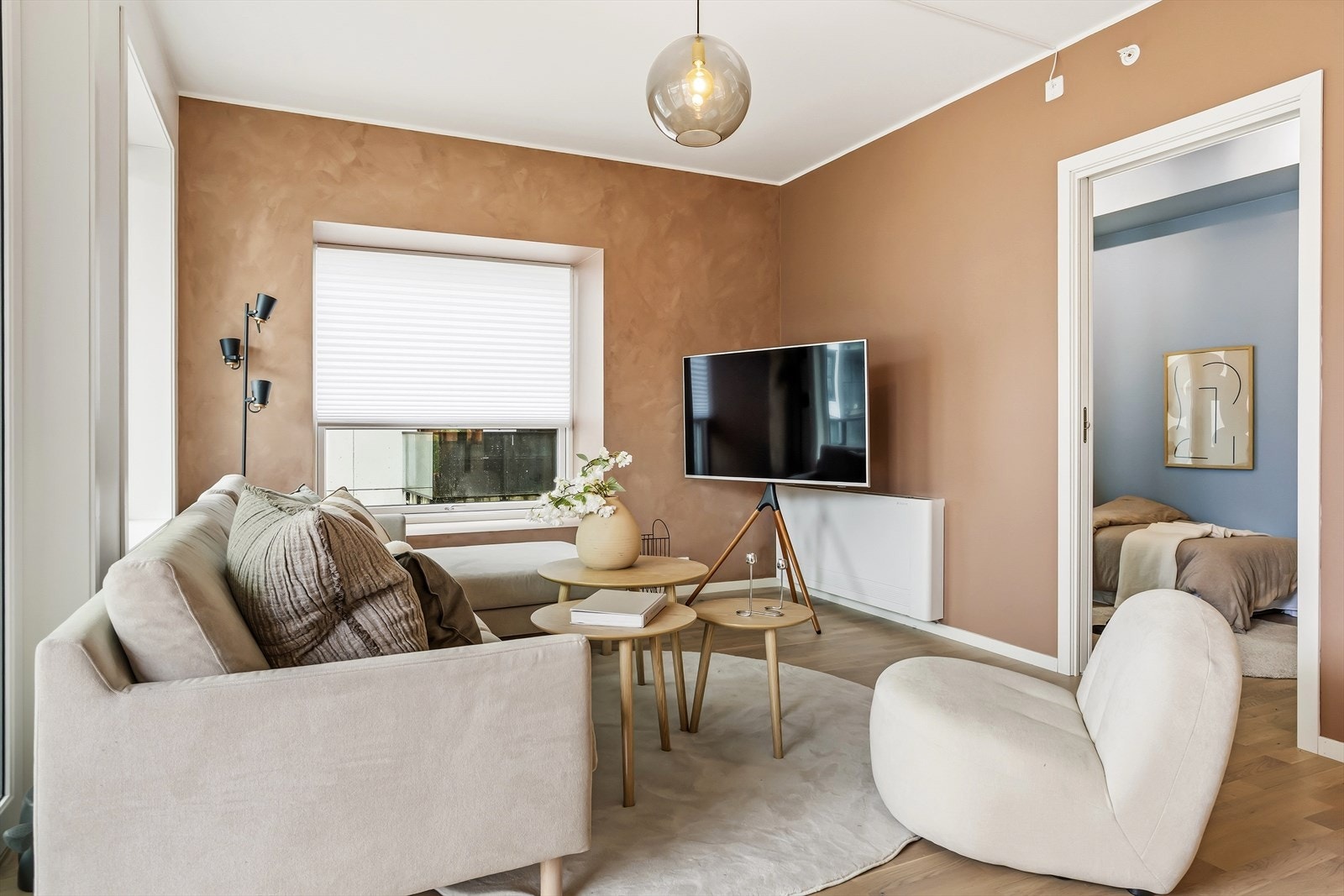 Leiligheten er malt i en moderne fargepalett. Galleribilde