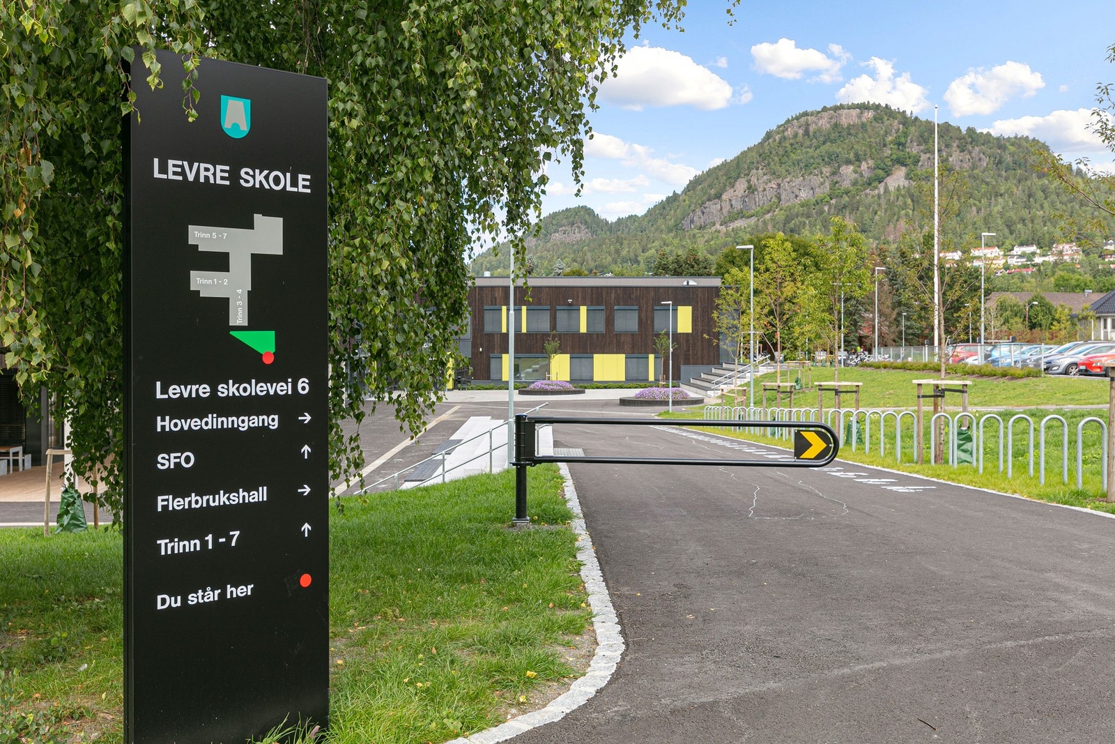Levre skole kun 450 meter unna. Galleribilde