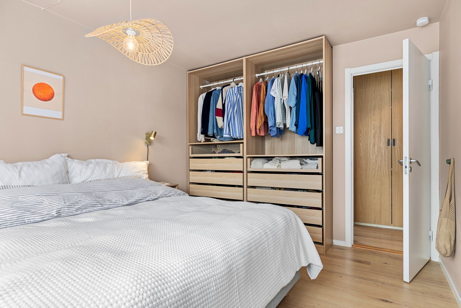 God plass til full PAX-garderobe. Galleribilde