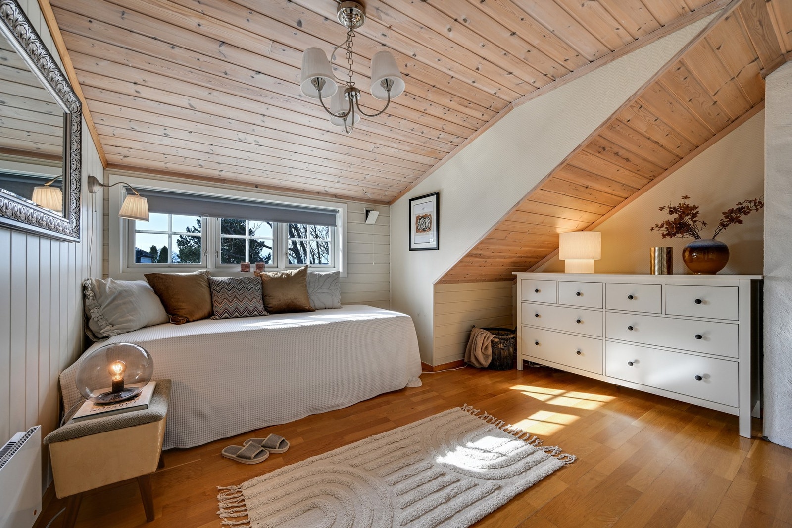 Soverom loftsetasje Galleribilde