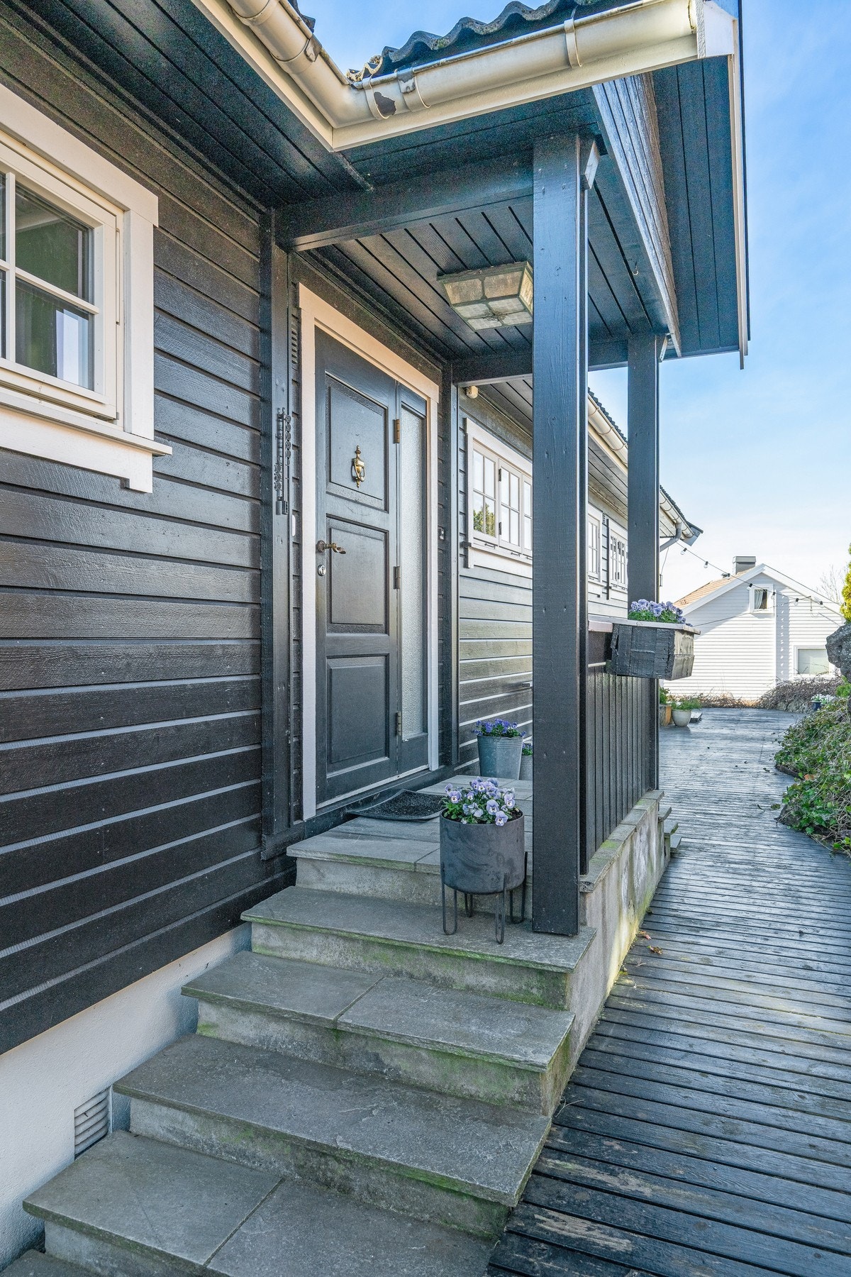 Da fortsetter vi inn hovedinngangen Galleribilde