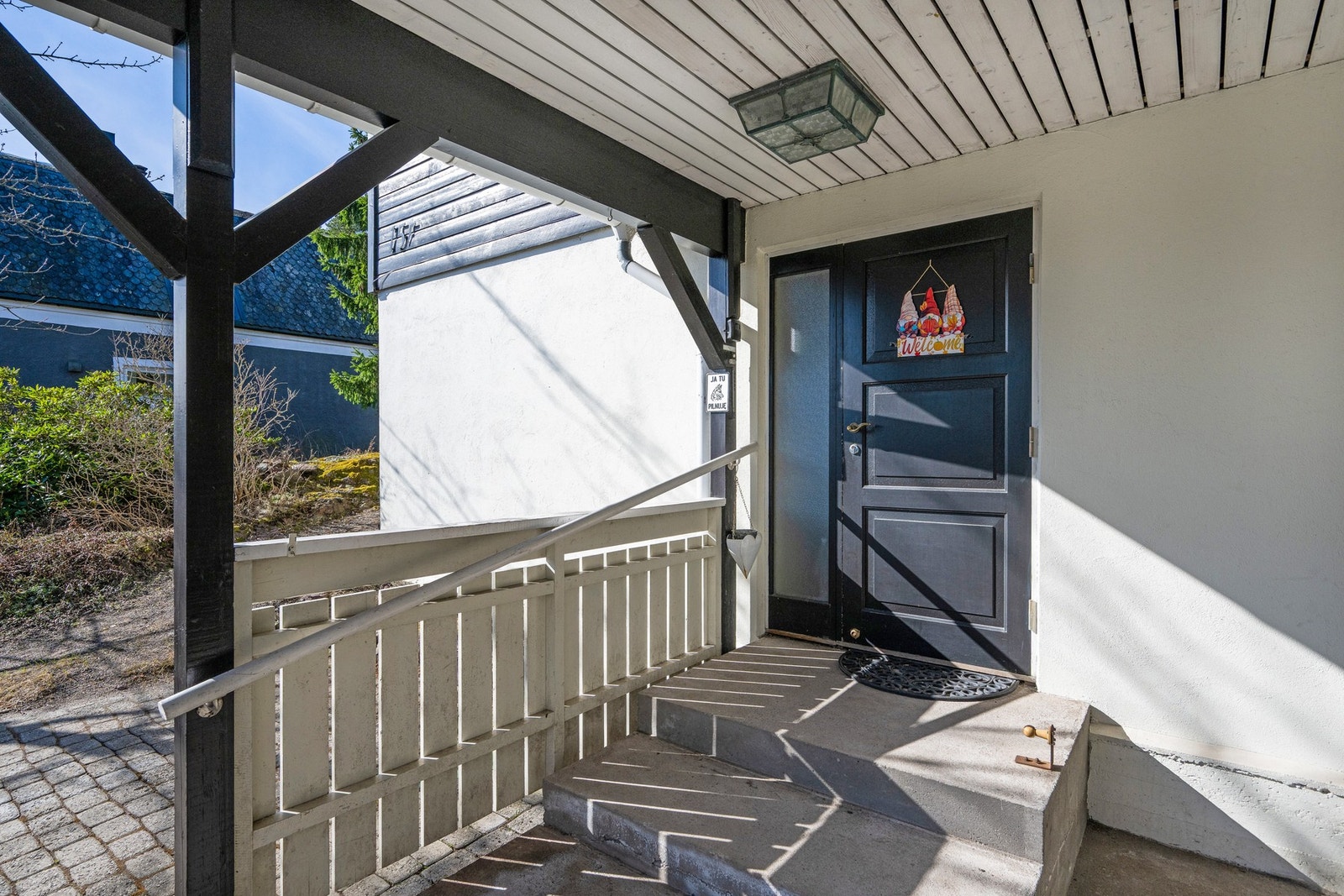 Denne har egen inngang fra carporten Galleribilde