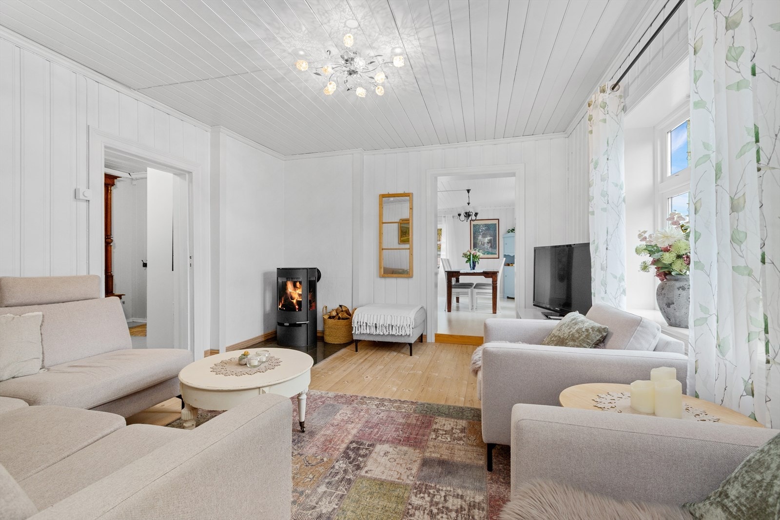 Det er montert peisovn i stua Galleribilde