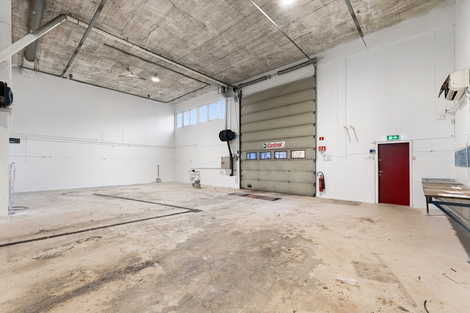 Verksted-/kombionasjonslokaler med 6 meter takhøyde, BTA 715 m²