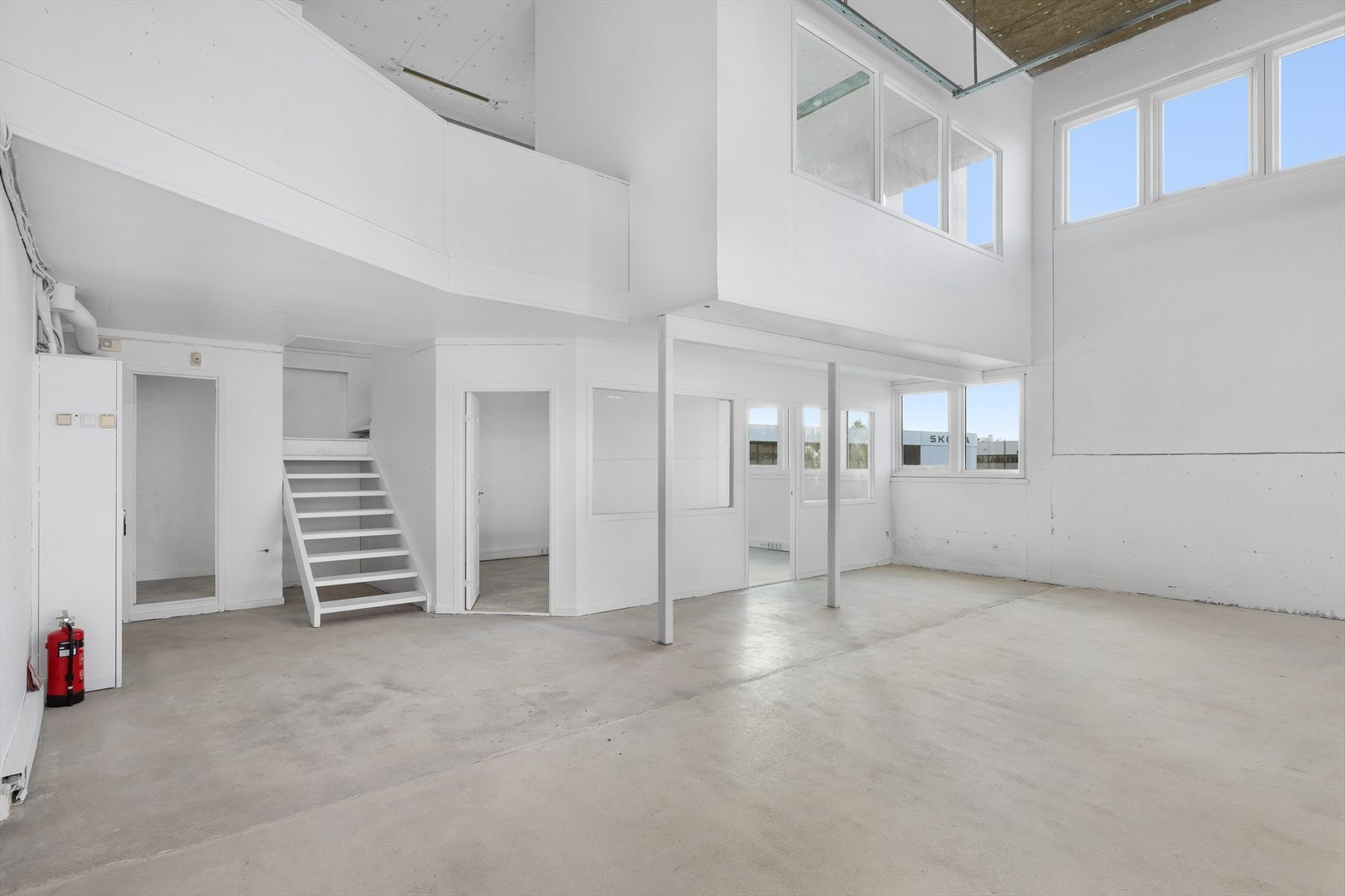 BTA 715 m² inkl. mesanin.