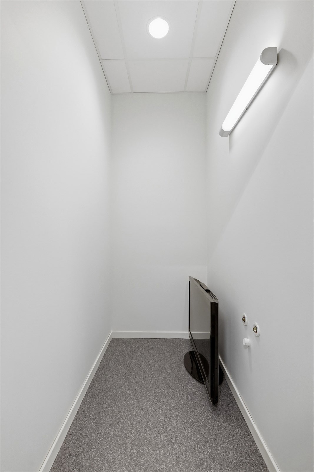 Ekstra rom som egner seg godt for arkiv eller lagring. Ledig del. Galleribilde