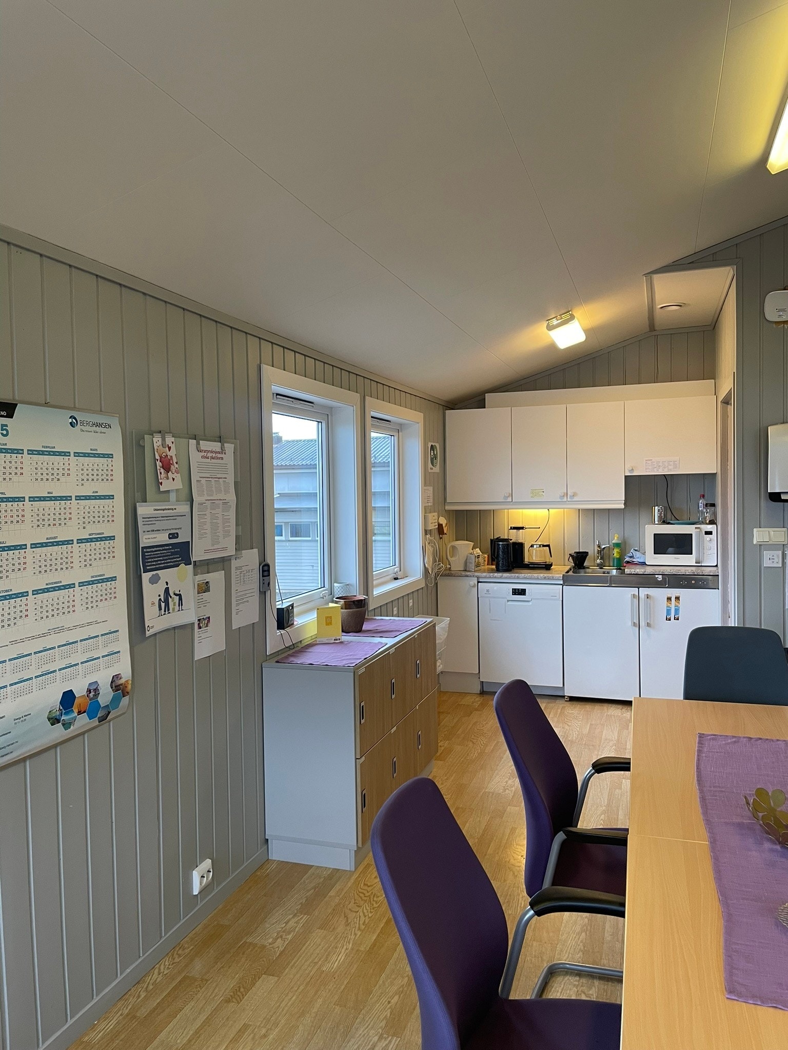 Dagens pauserom med kjøkkenkrok. Galleribilde