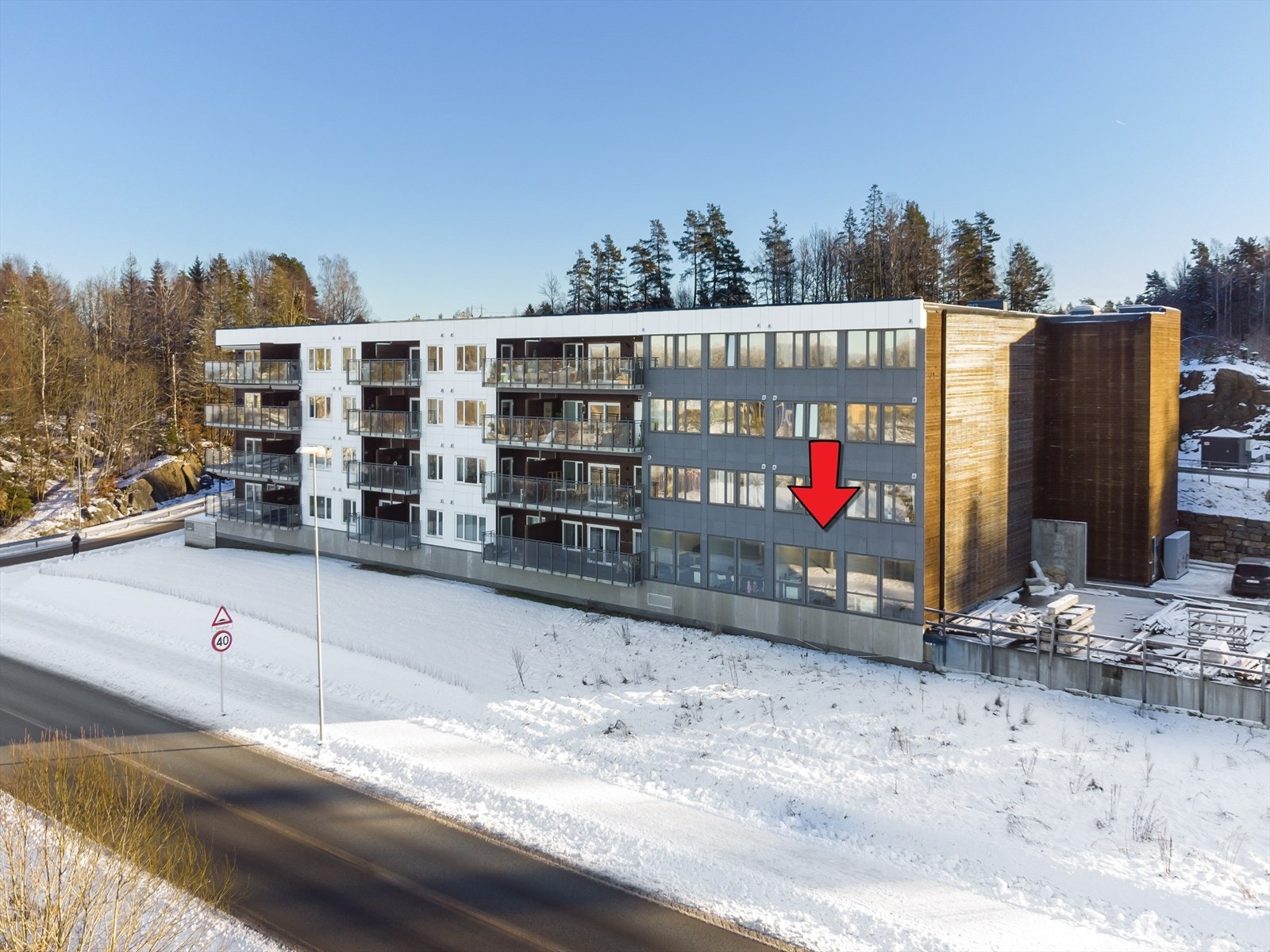 Eiendomsmegler Norge Næring har gleden av å presentere for salg en flott kontorseksjon på Moldfaret på ca. 217 m2 Galleribilde