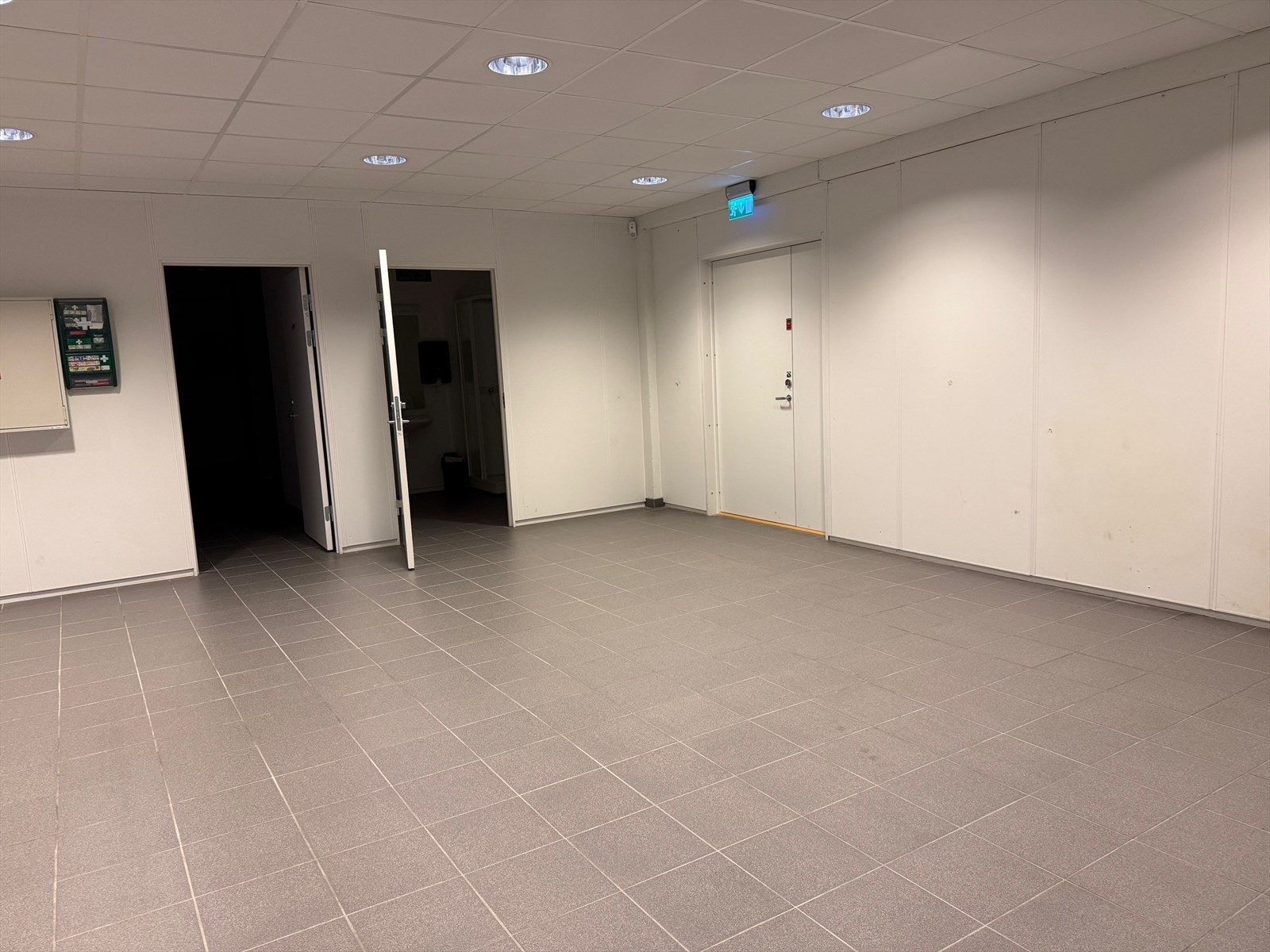 I bakkant av lokalet Galleribilde