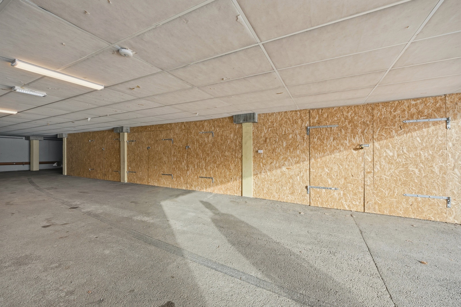 Kaldtlager på 407 m2. Mulig å leie hele, deler, enkelt parkeringsplasser. Galleribilde