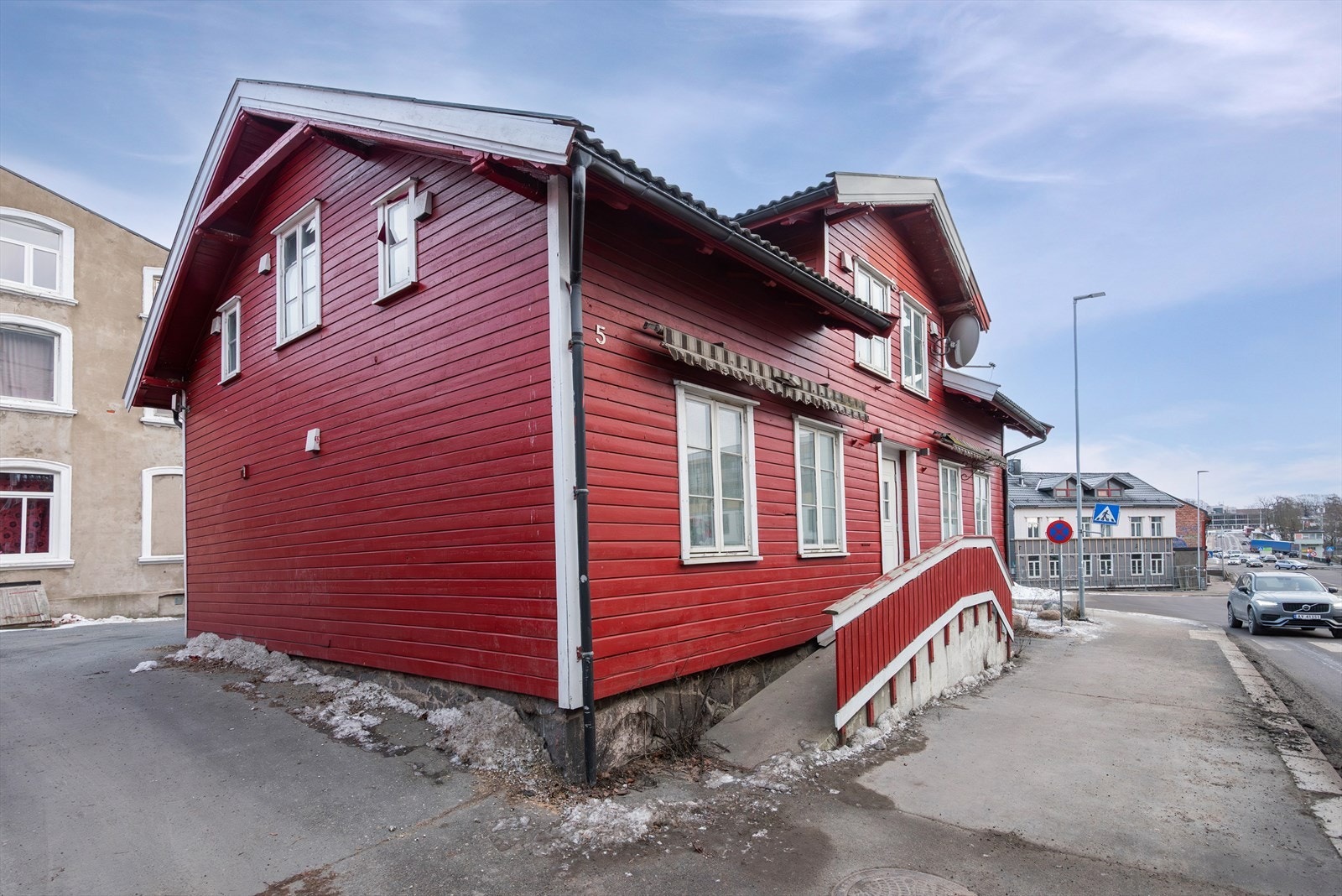 Mulighetsstudie fra 2016 fra AKH la frem mulighet til et nytt bygg med 19 leiligheter. Interessent må selv undersøke om dette er mulig i dag. Galleribilde